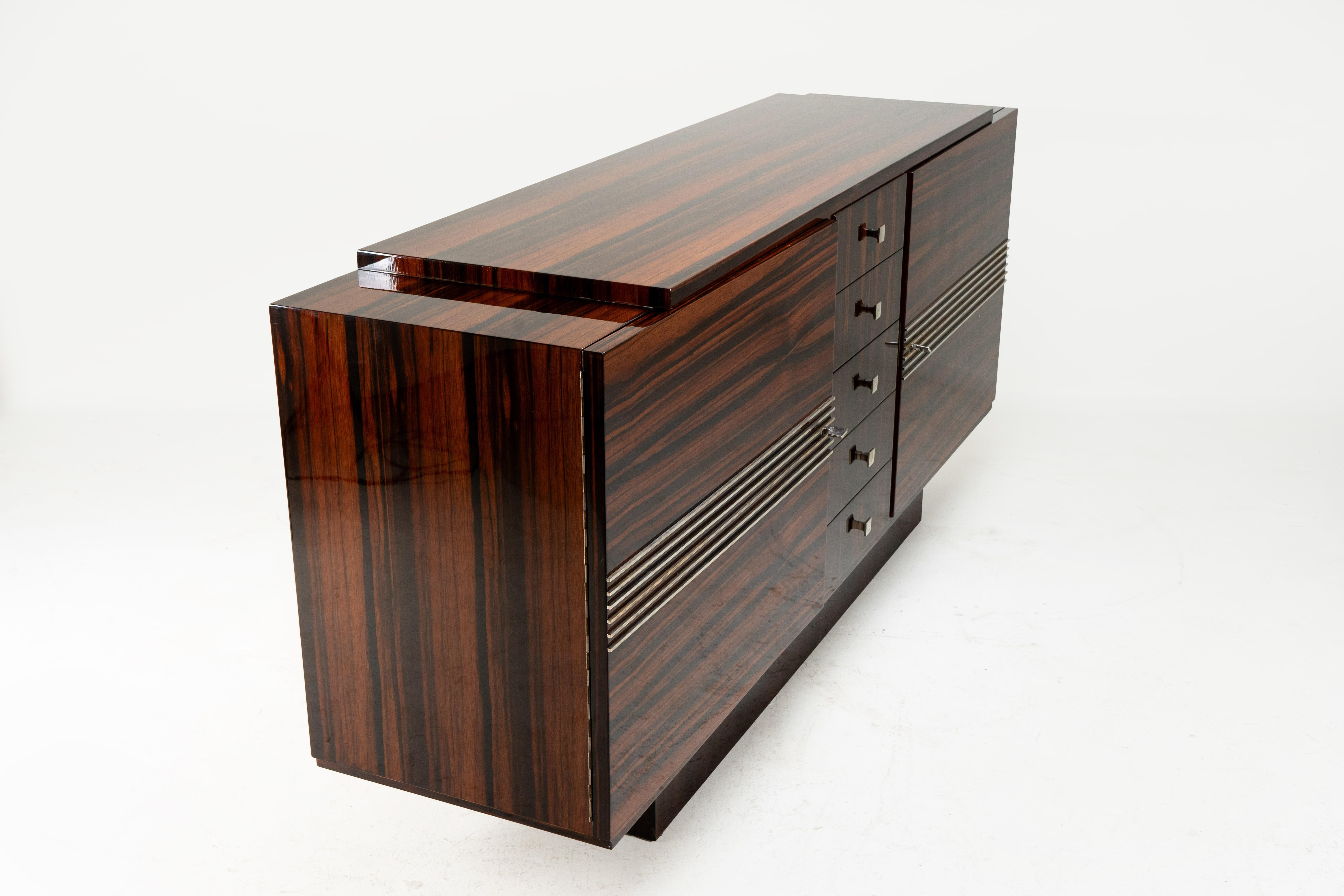 20th Century A French Art Deco Sideboard with 5 Drawers For Sale