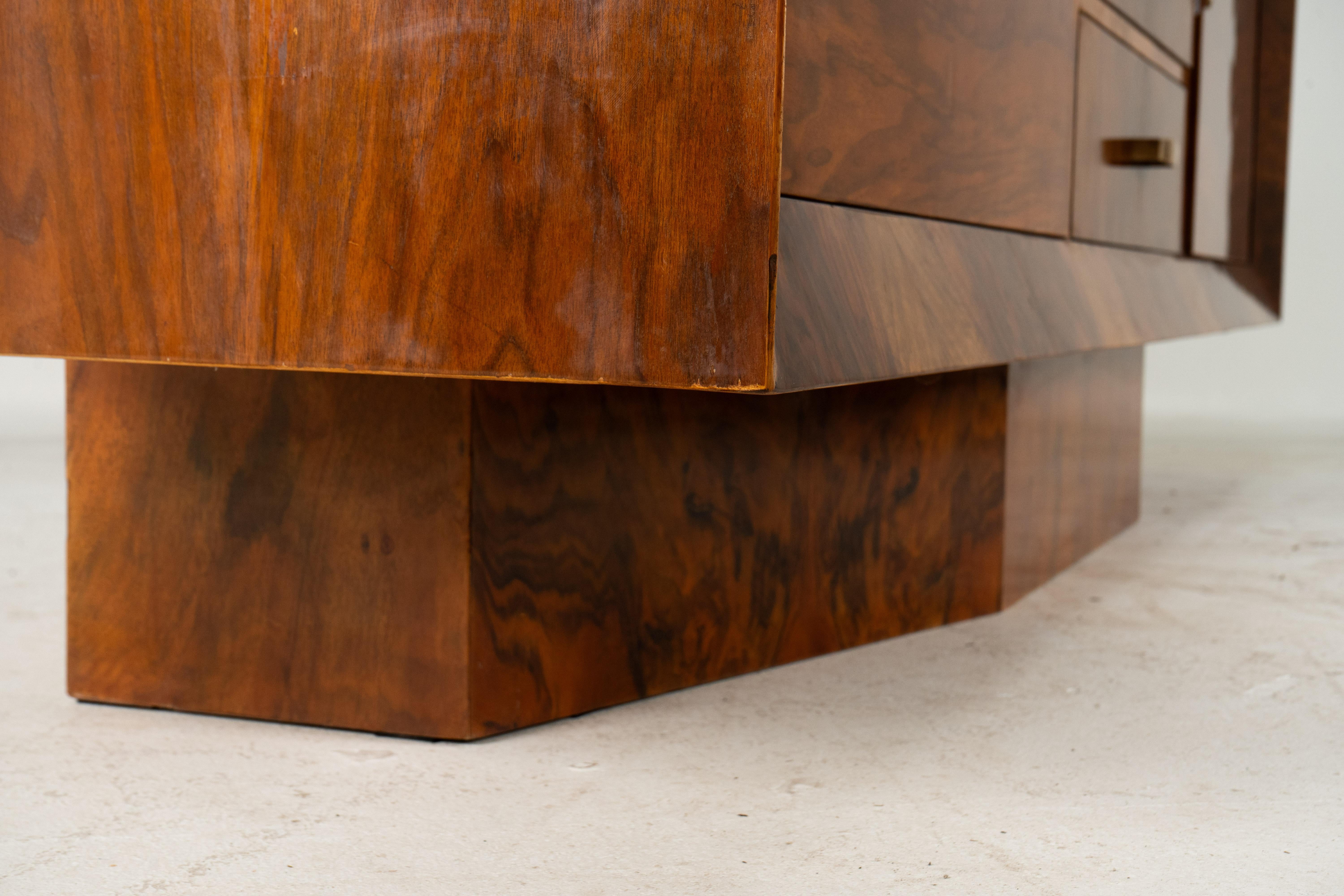 A French Art Deco Sideboard with Beveled Front and Three Drawers in vendita 4