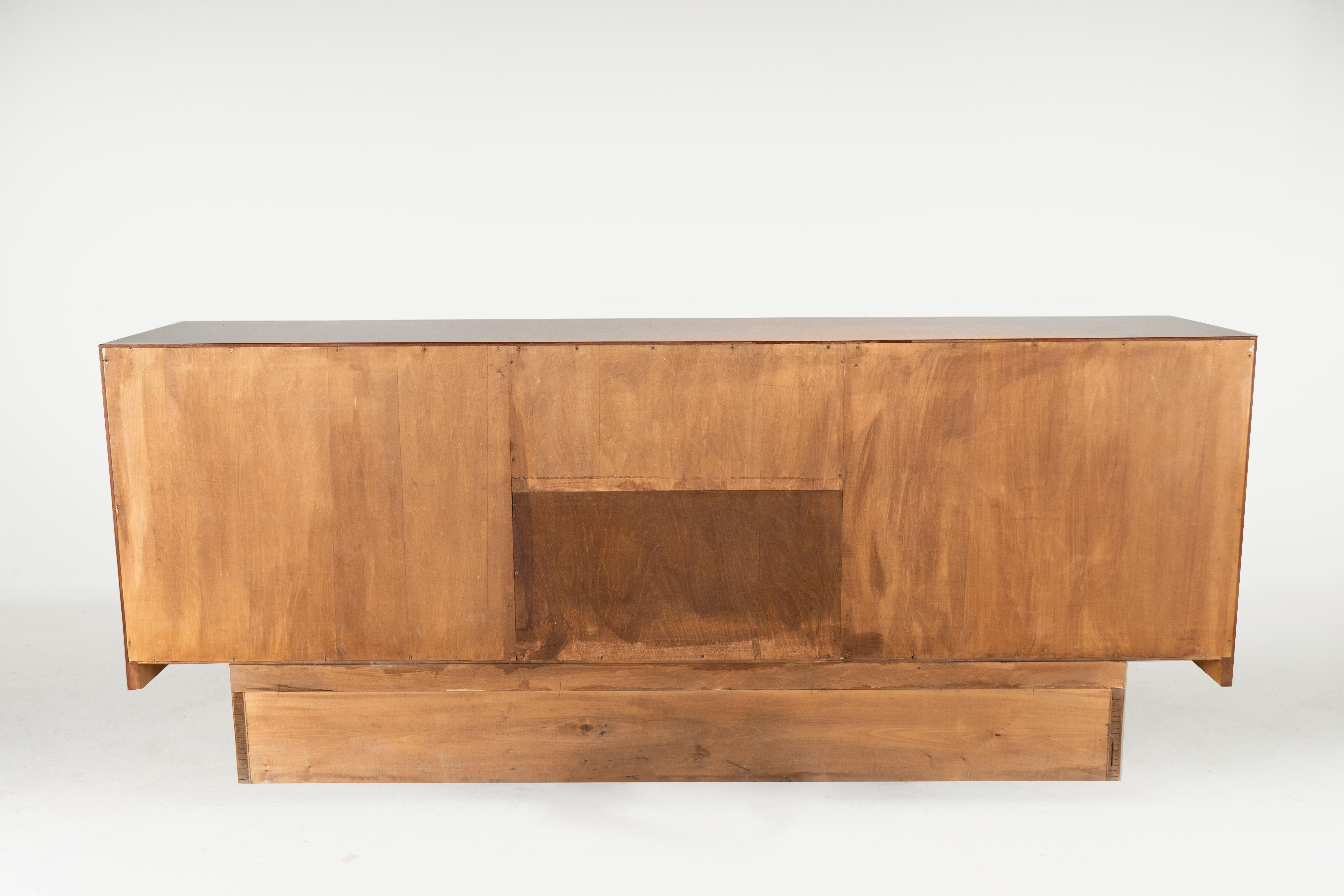 Impiallacciato A French Art Deco Sideboard with Beveled Front and Three Drawers in vendita