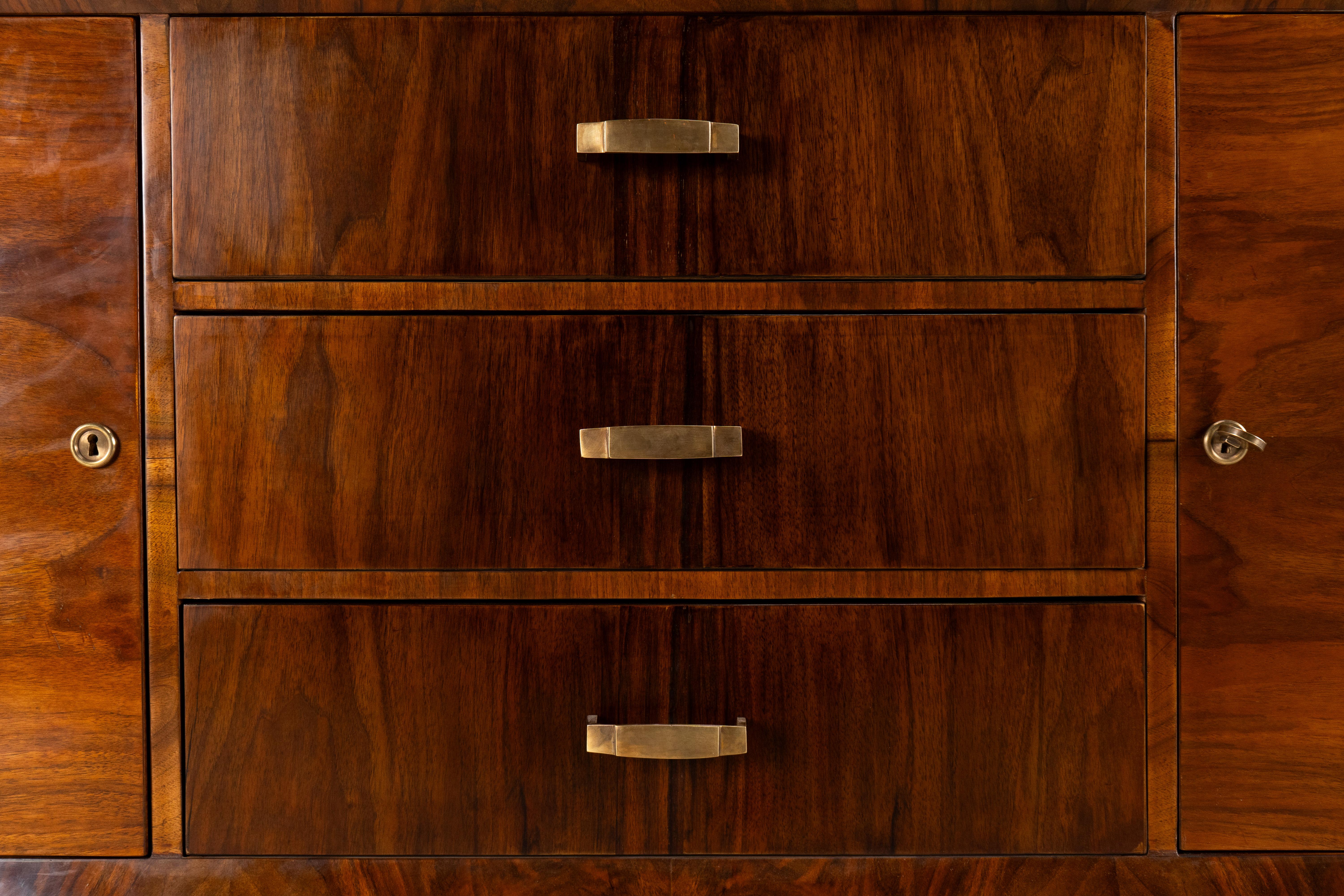 A French Art Deco Sideboard with Beveled Front and Three Drawers In condizioni buone in vendita a Chicago, IL