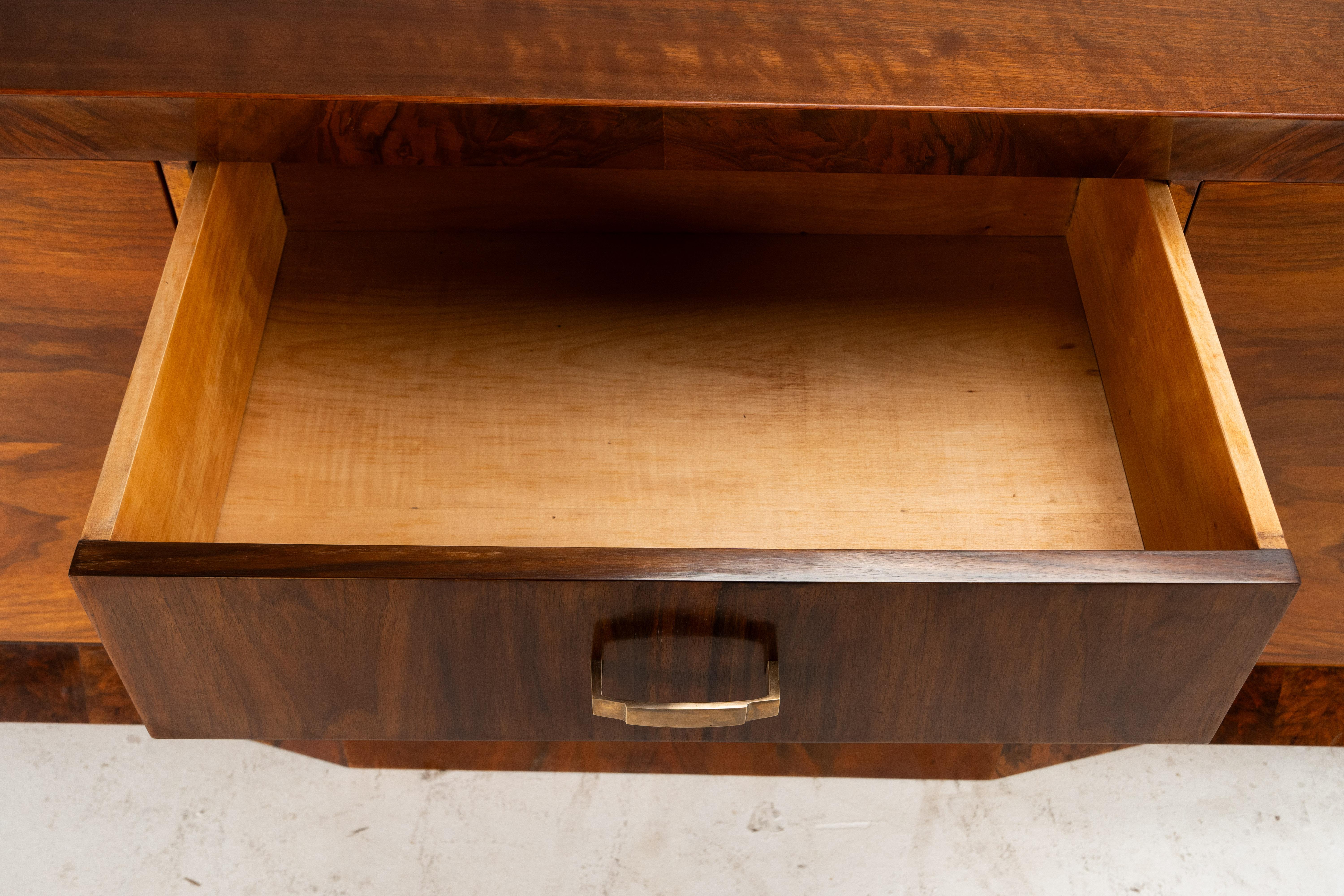 Noce A French Art Deco Sideboard with Beveled Front and Three Drawers in vendita