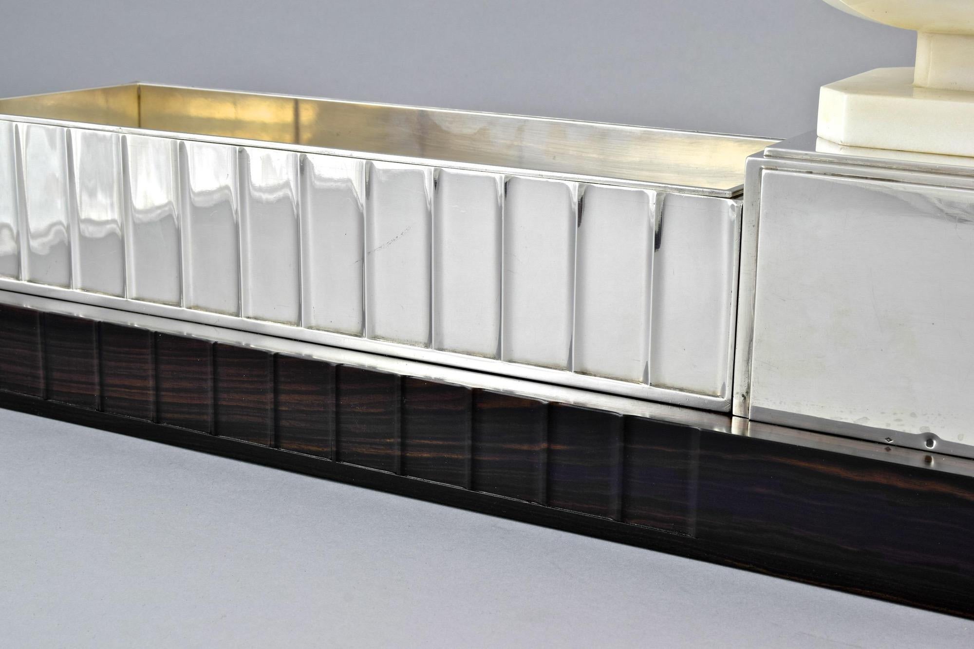 Centro de mesa francés Art Déco de plata y alabastro sobre zócalo de ébano de Macassar en Bueno estado para la venta en London, GB