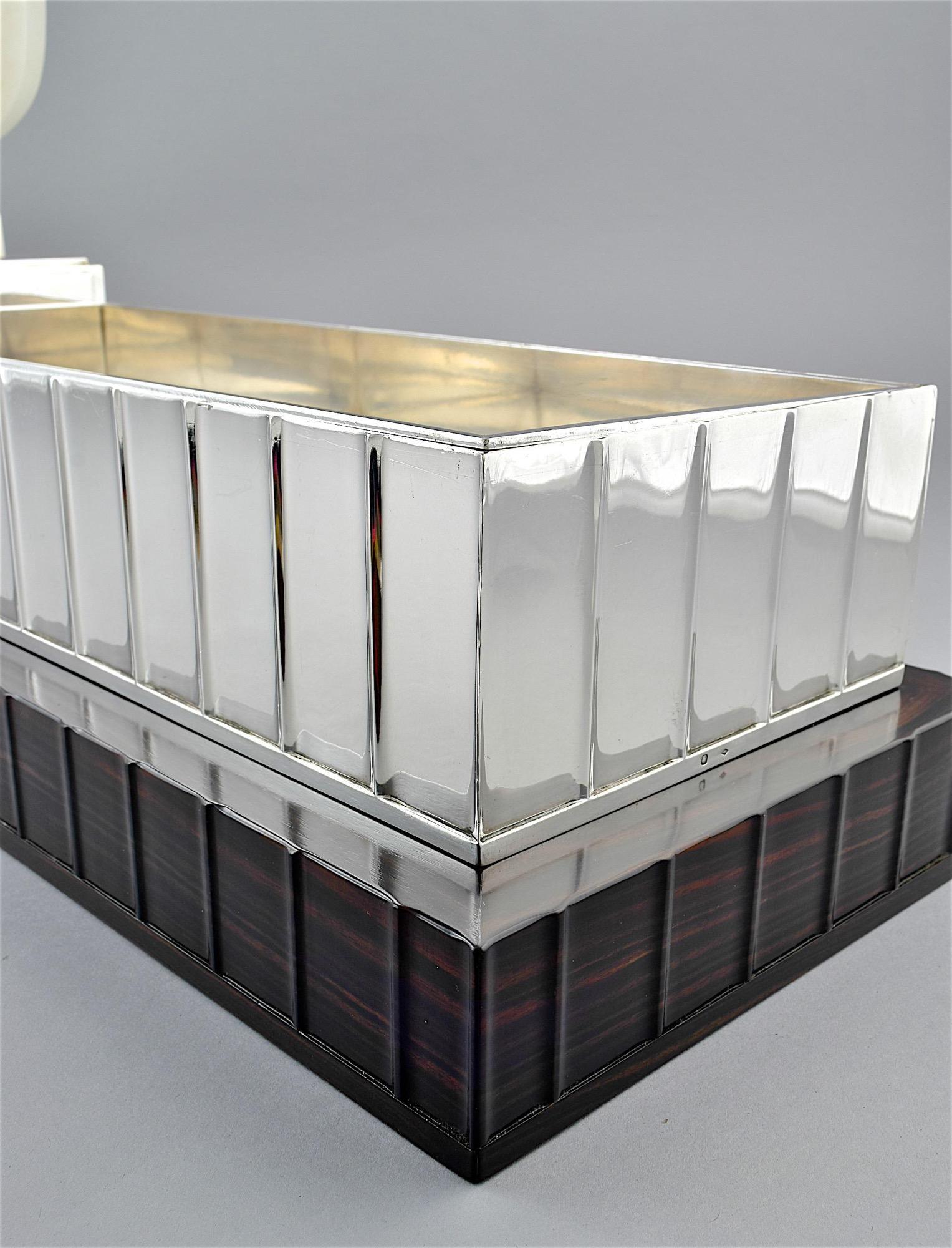 Centro de mesa francés Art Déco de plata y alabastro sobre zócalo de ébano de Macassar mediados del siglo XX en venta