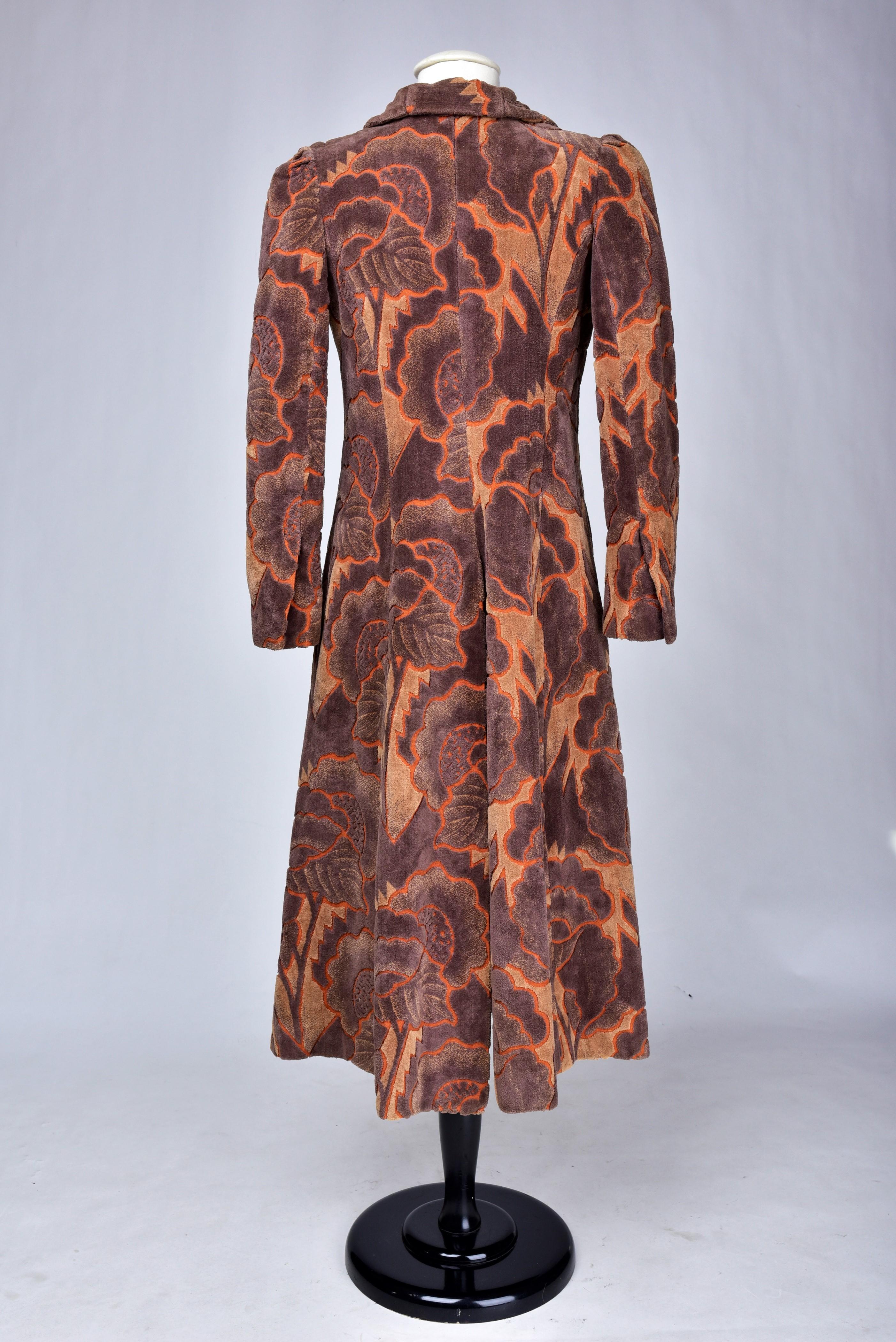 A French Art Deco Velvet Day Coat in the style of Raoul Dufy Circa 1970 For Sale 5