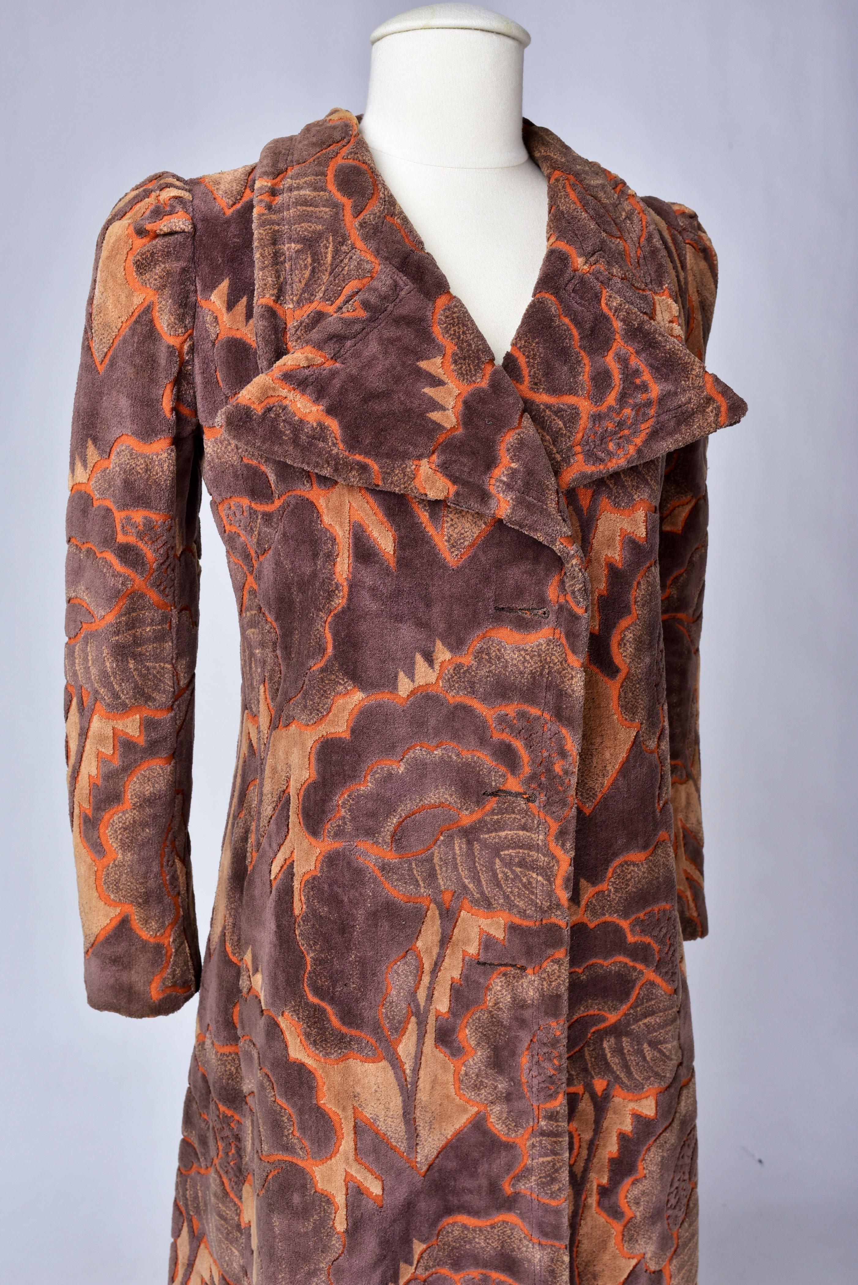 Women's A French Art Deco Velvet Day Coat in the style of Raoul Dufy Circa 1970 For Sale