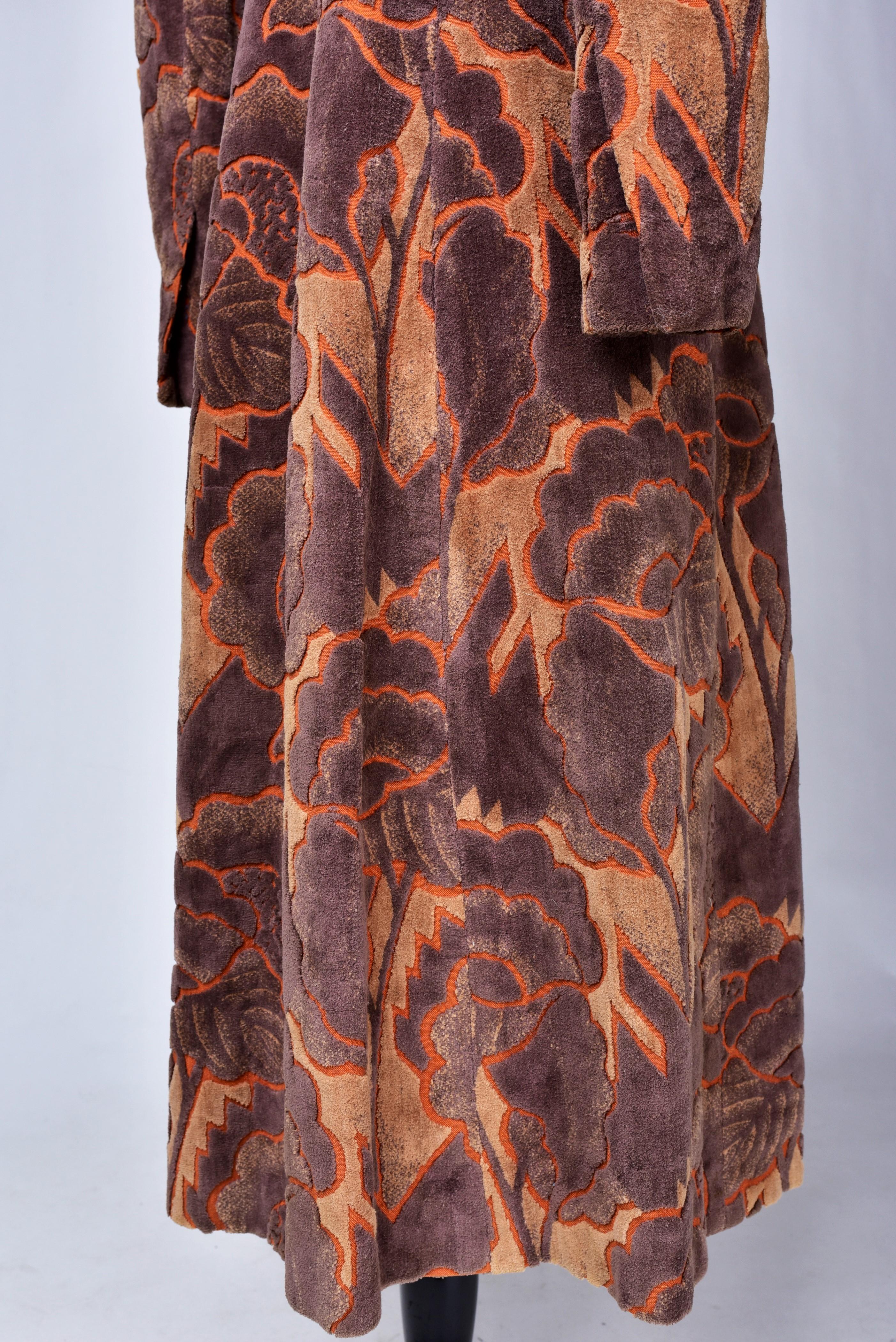 A French Art Deco Velvet Day Coat in the style of Raoul Dufy Circa 1970 For Sale 3