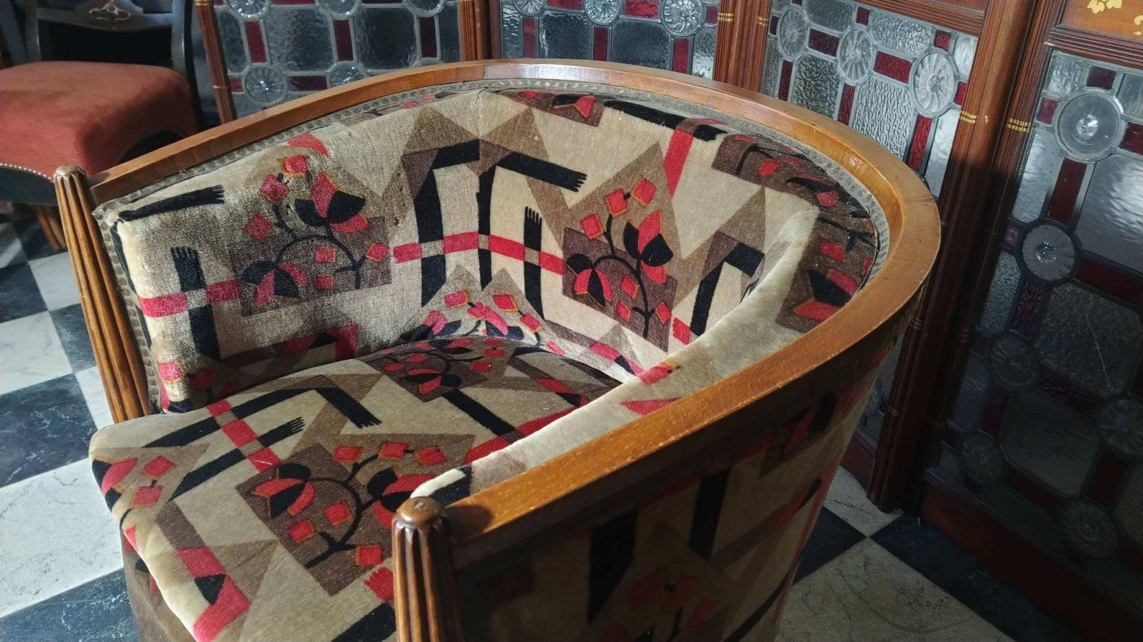 Chaise de bain Art Déco française en noyer avec tapisserie géométrique originale de l'ère Jaz Bon état - En vente à London, GB