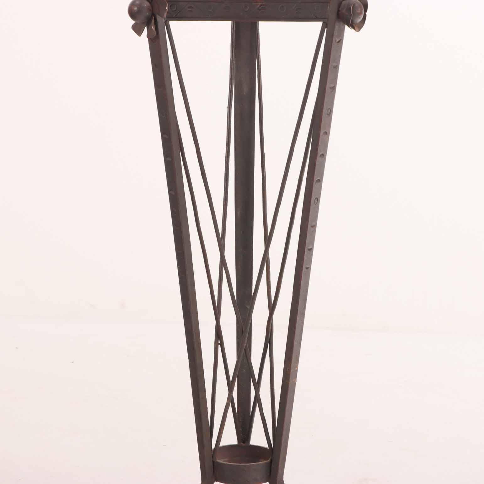 Francese Piantana in ferro battuto in stile Art Déco francese, C.C. 1920. in vendita