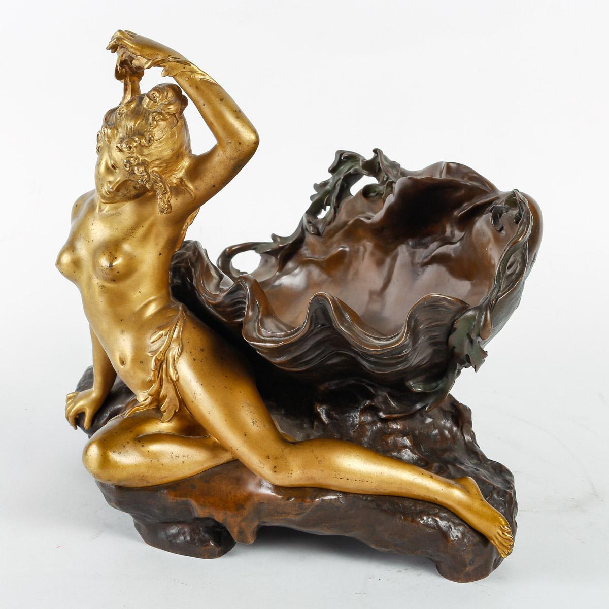 Patinated A French Art Nouveau Bronze Vide-Poches by Auguste Moreau (1834-1917) For Sale