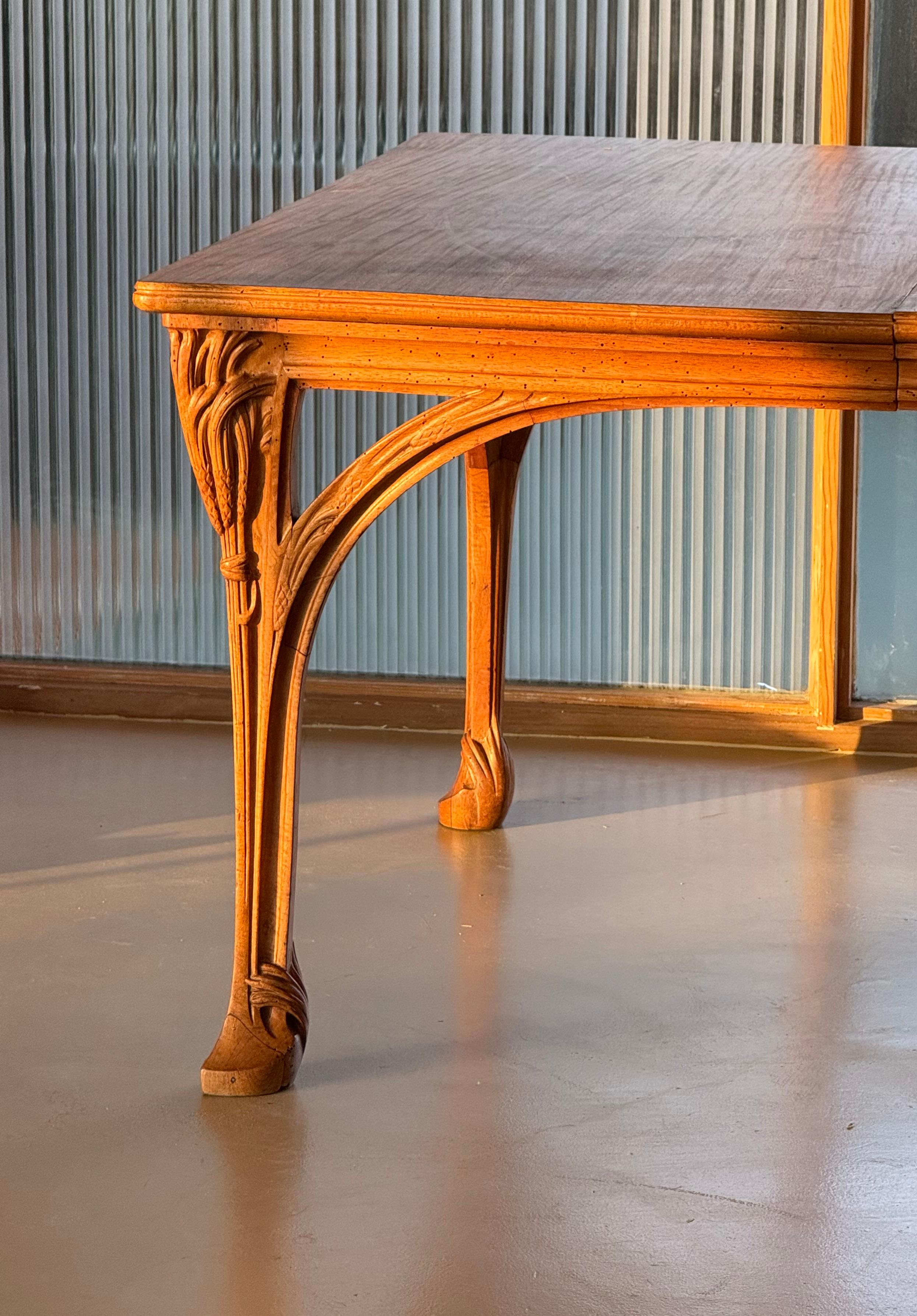 Tavolo da pranzo francese Art Carved intagliato, circa 1900 in vendita 5