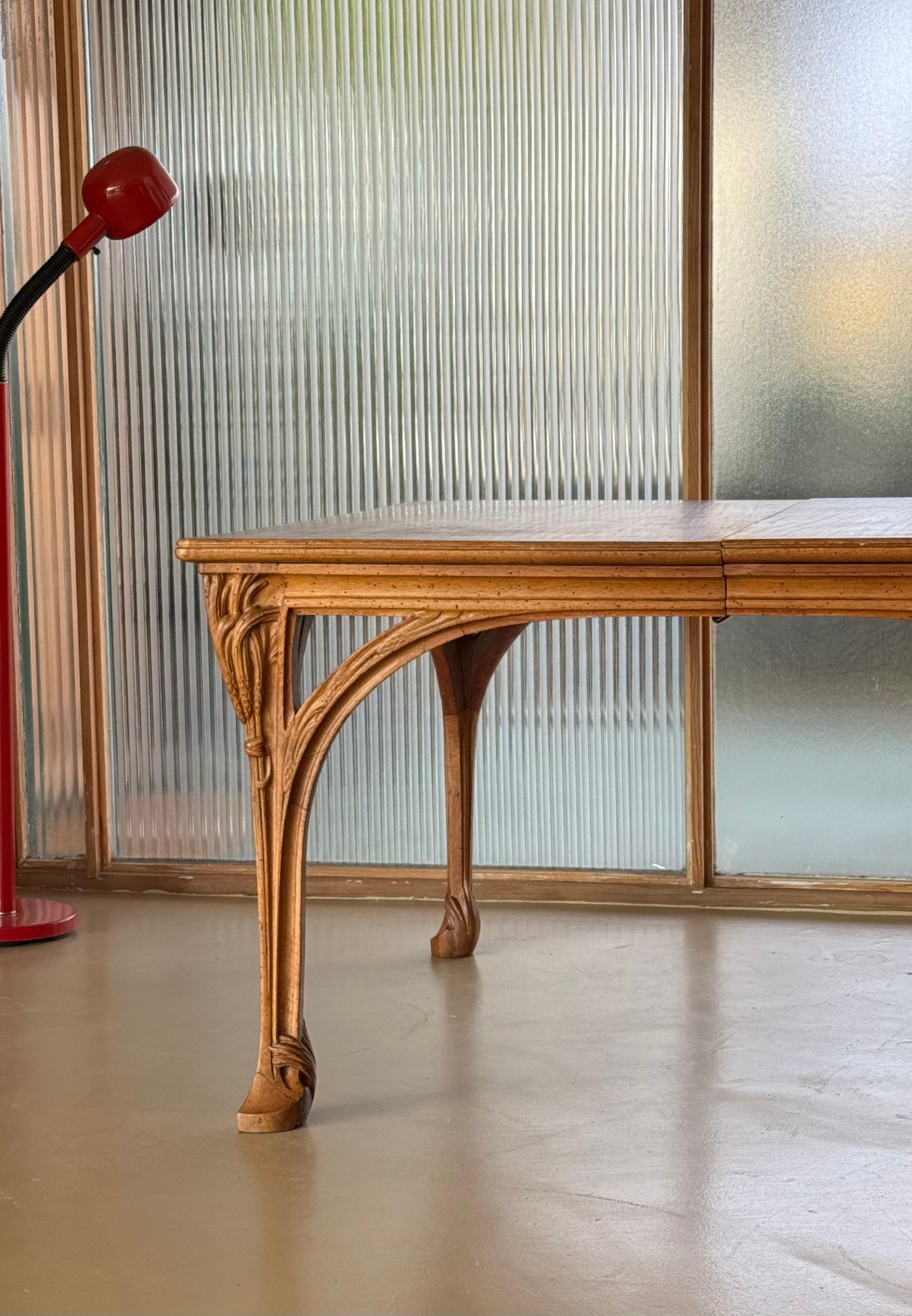 Art Nouveau Tavolo da pranzo francese Art Carved intagliato, circa 1900 in vendita
