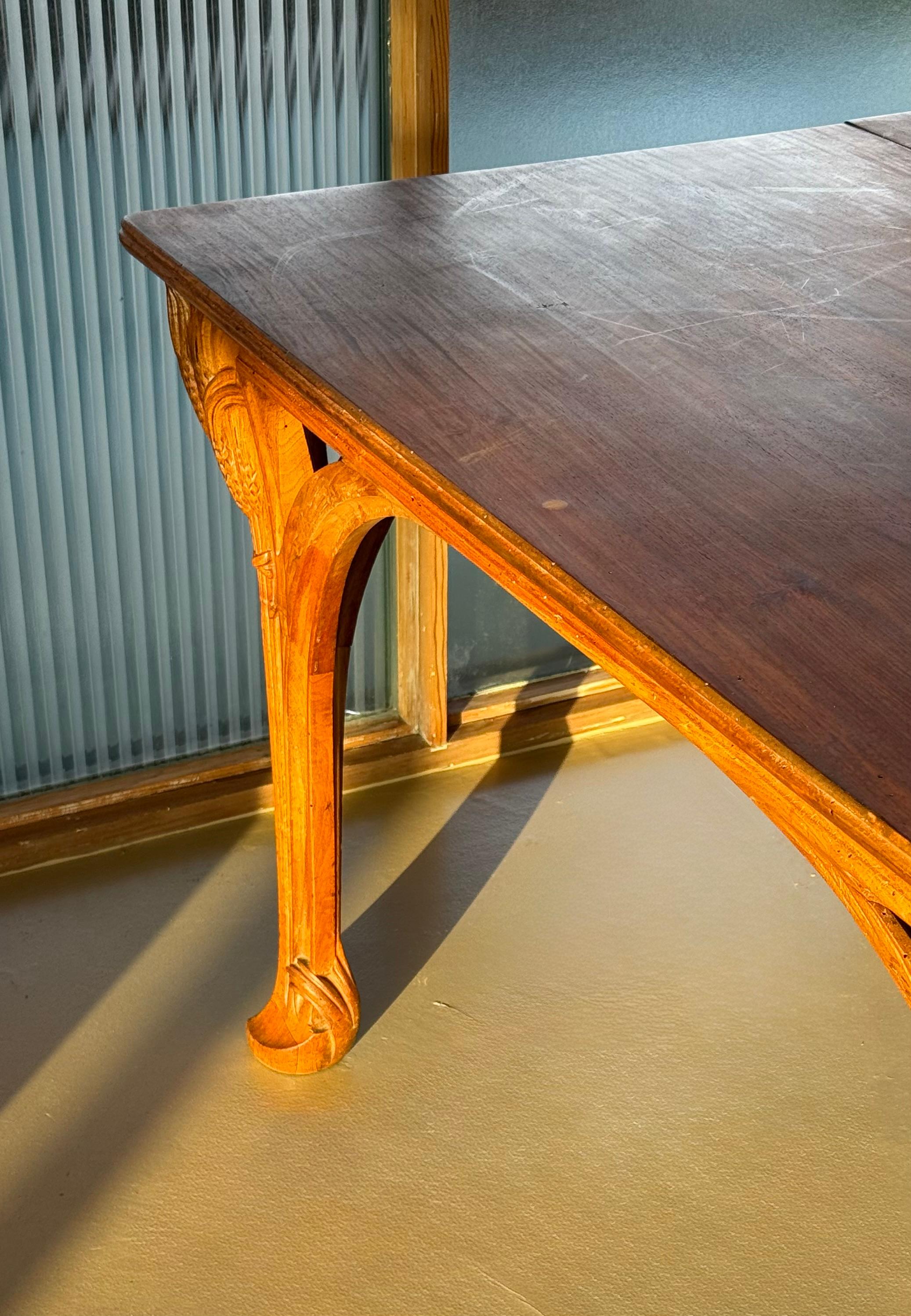 Tavolo da pranzo francese Art Carved intagliato, circa 1900 in vendita 2
