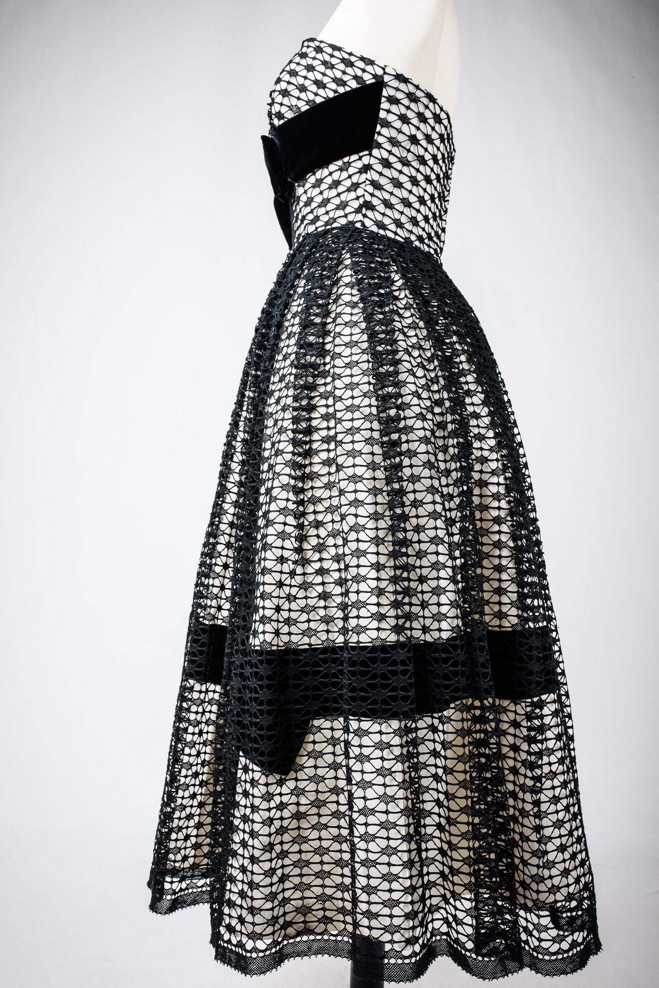 A French Ball gown in white silk faille and black lace Circa 1950 7