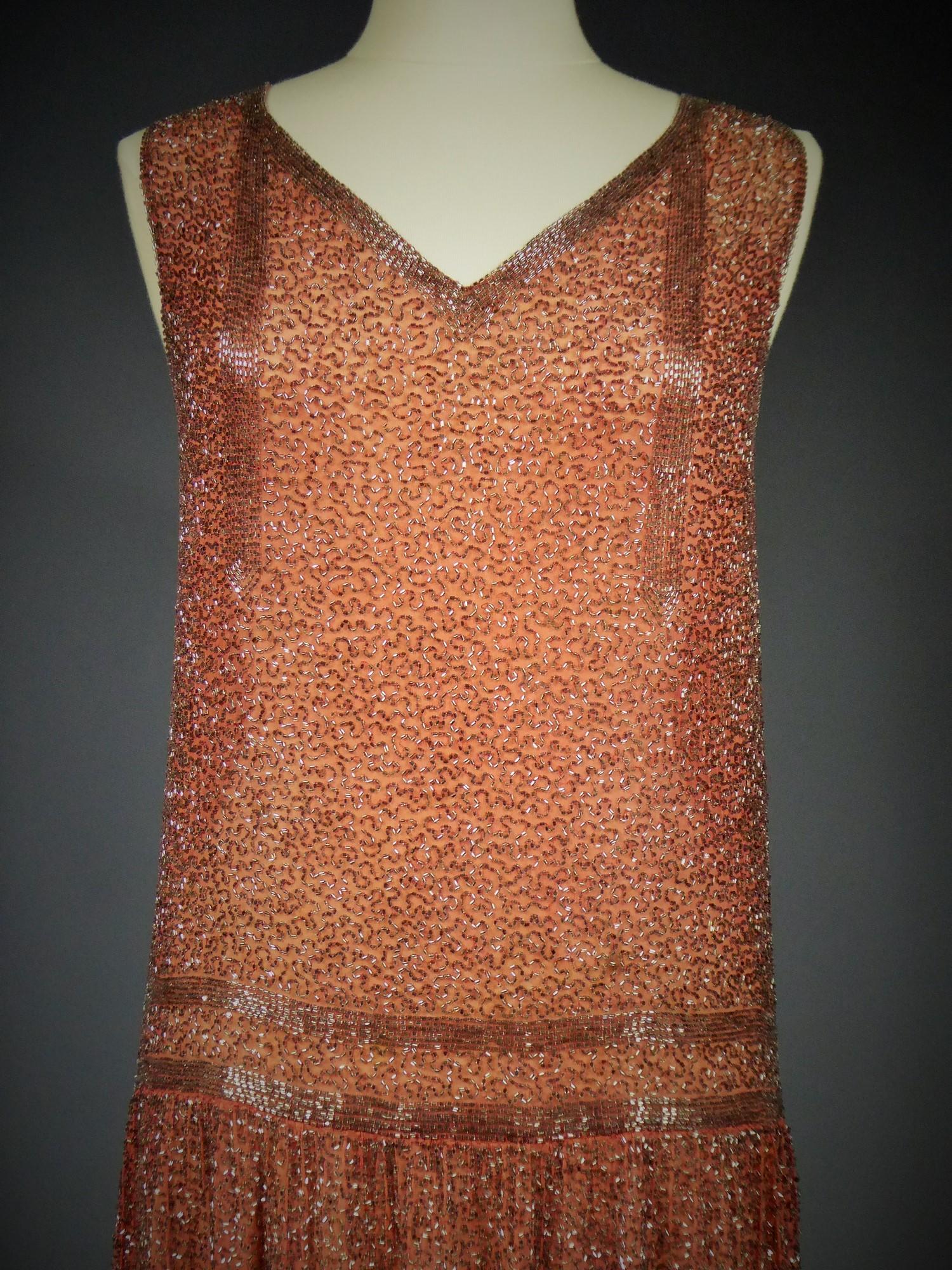 A French Beaded Flapper Dress Circa 1925  In Good Condition For Sale In Toulon, FR