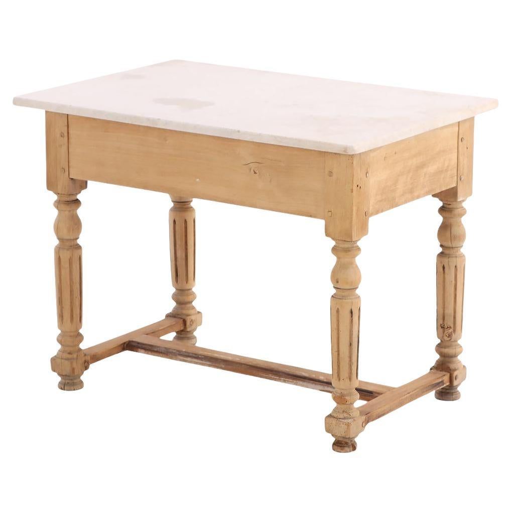 Mesa francesa con tablero de mármol de haya, c. 1890.