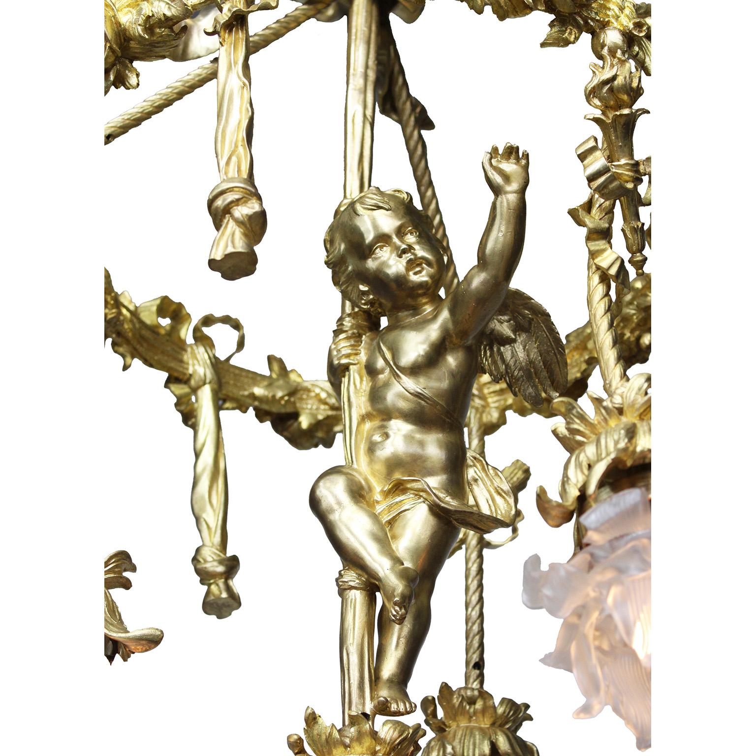 Lámpara de araña francesa de la Belle Époque, de bronce dorado, de cuatro luces, con forma de querubín o cupido Francés en venta