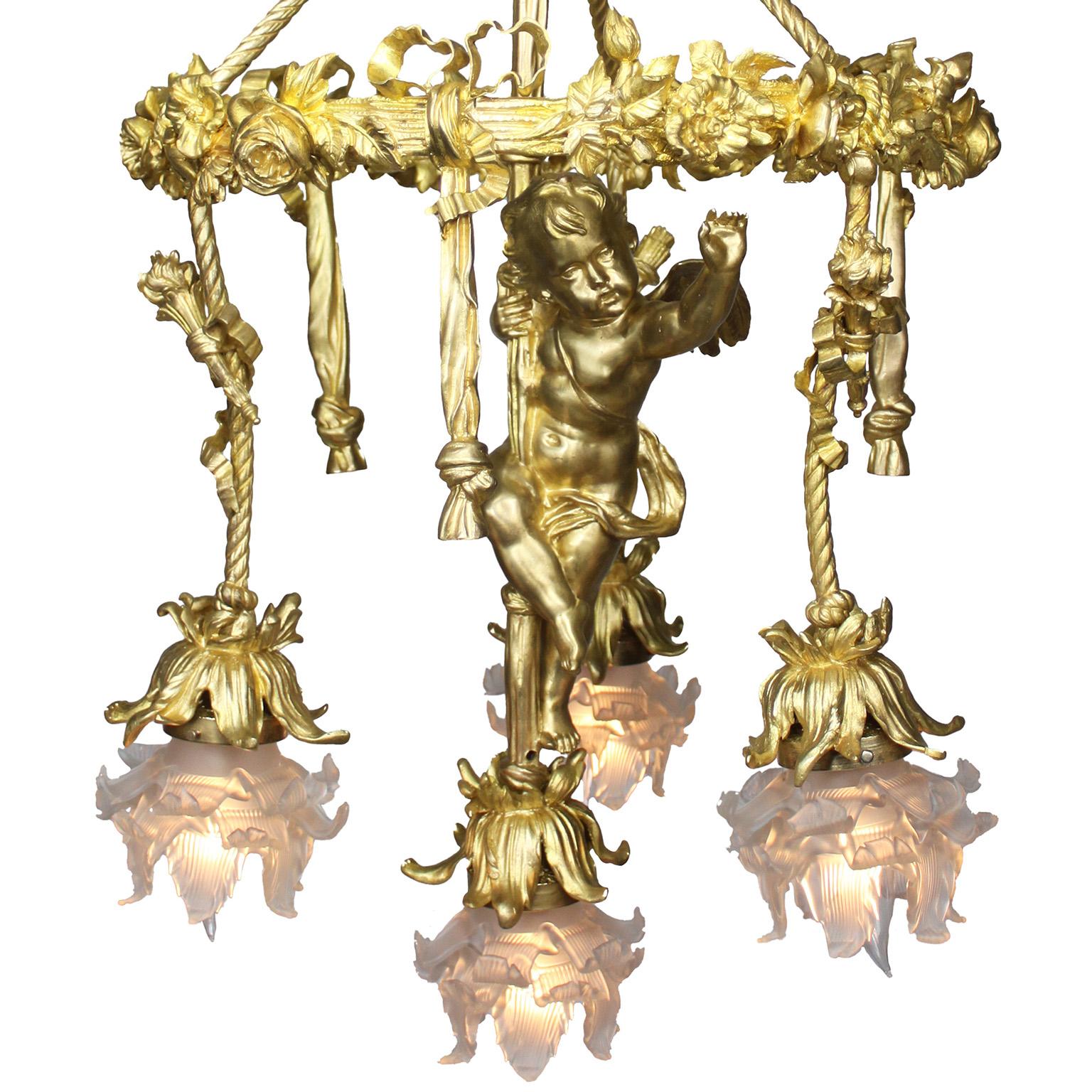 Lámpara de araña francesa de la Belle Époque, de bronce dorado, de cuatro luces, con forma de querubín o cupido en Bueno estado para la venta en Los Angeles, CA