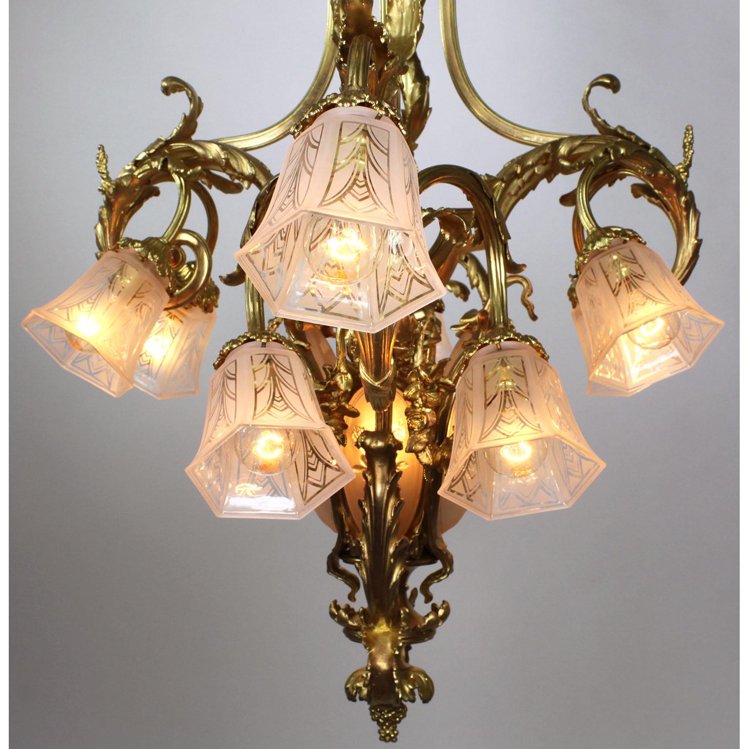 French Belle Époque Gilt-Bronze & Molded Glass 15-Light Lyre Style Chandelier For Sale 3