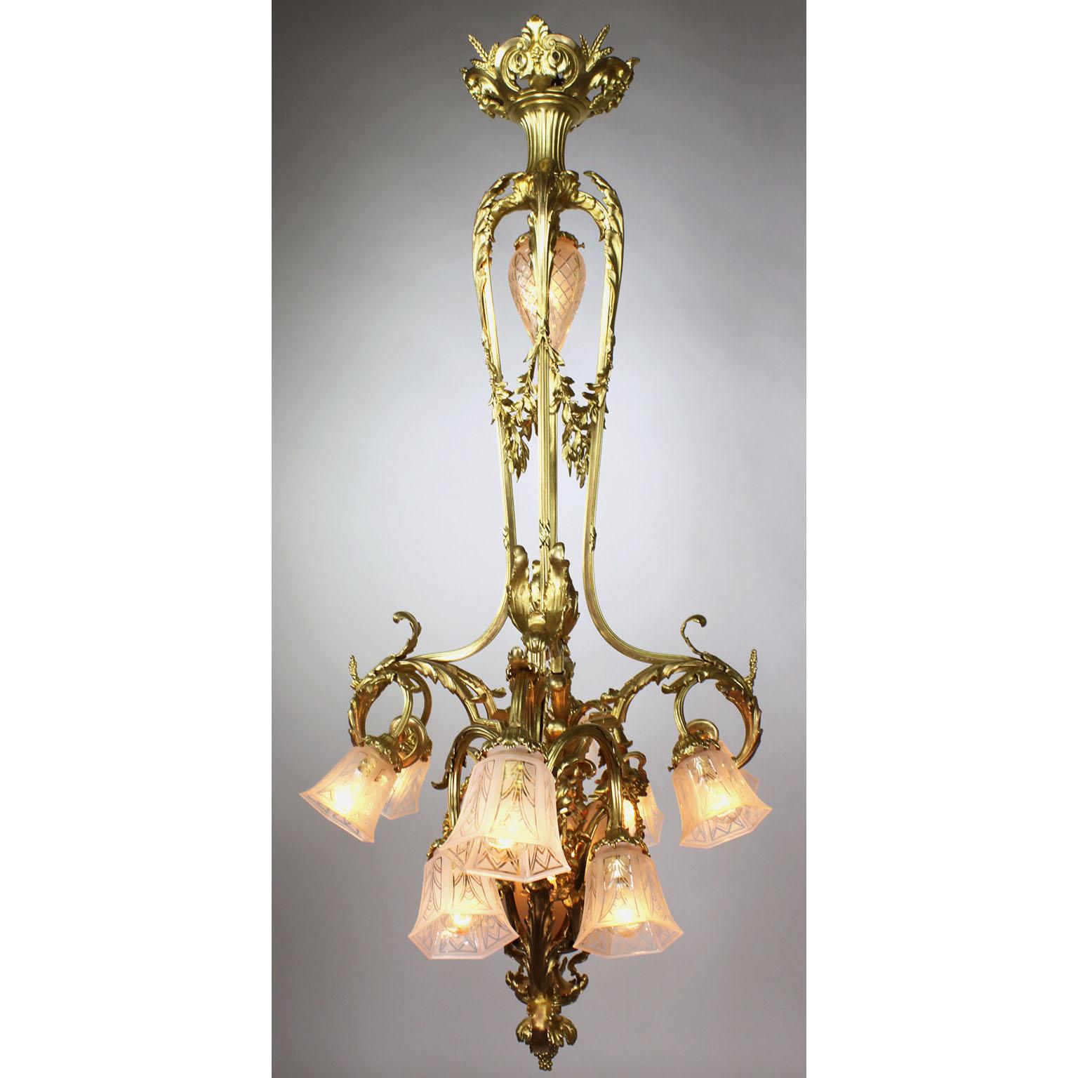 Kronleuchter aus vergoldeter Bronze und geformtem Glas im Lyra-Stil der Belle Époque mit 15 Leuchten (Französisch) im Angebot