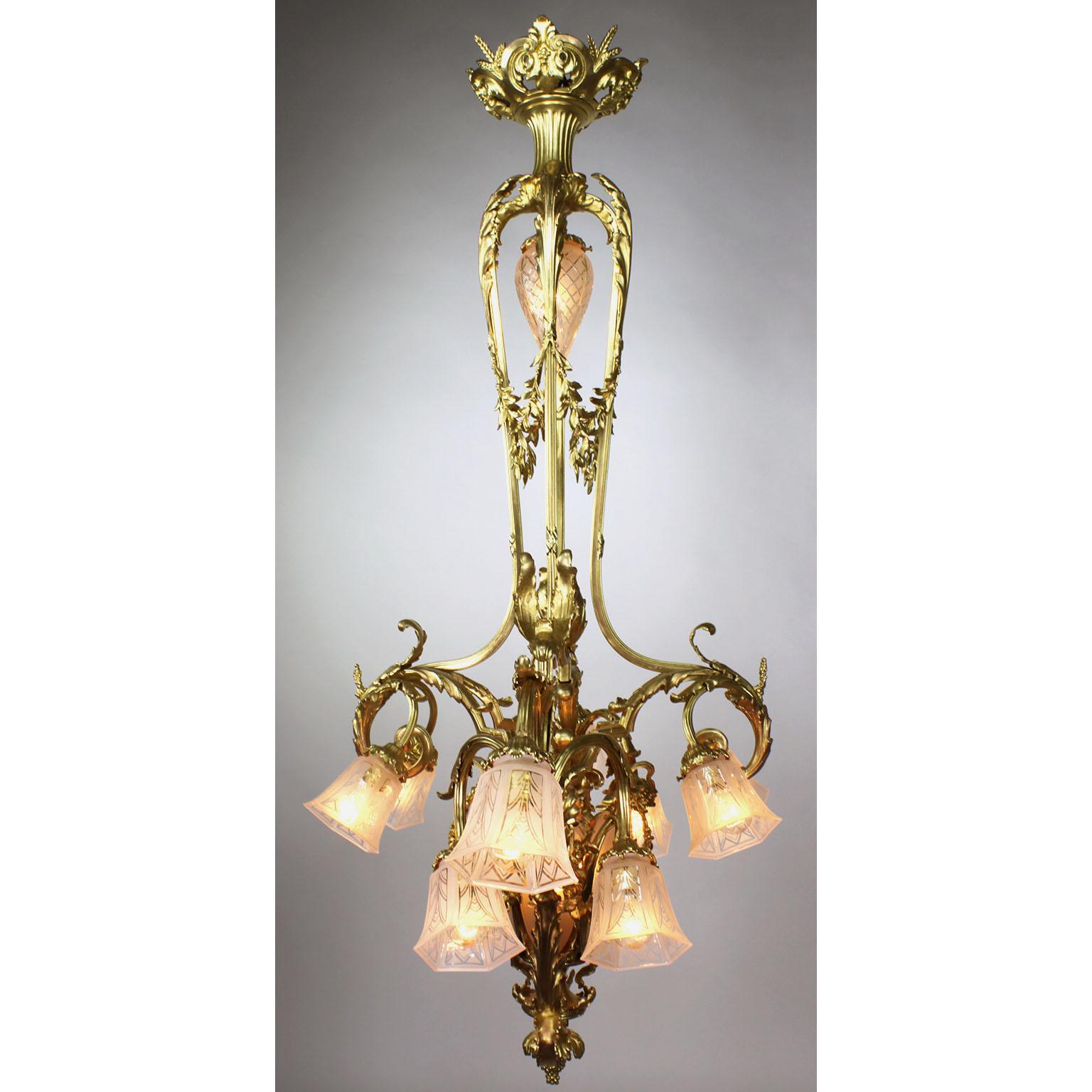 Francese Lampadario francese Belle Époque in bronzo dorato e vetro modellato a 15 luci in stile lira in vendita
