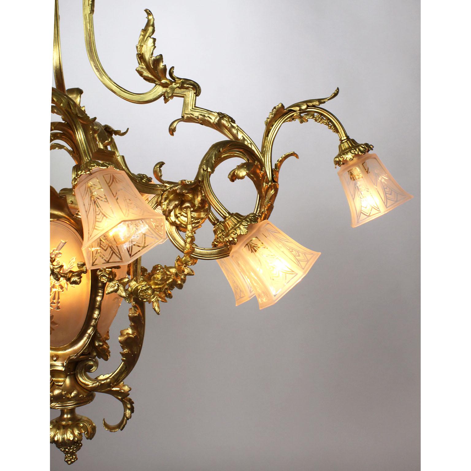 Early 20th Century French Belle Époque Gilt-Bronze & Molded Glass 15-Light Lyre Style Chandelier For Sale