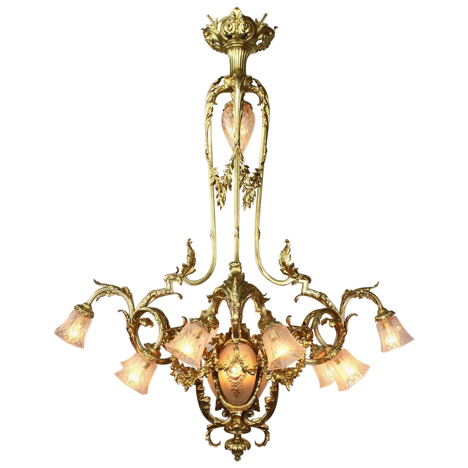 French Belle Époque Gilt-Bronze & Molded Glass 15-Light Lyre Style Chandelier For Sale