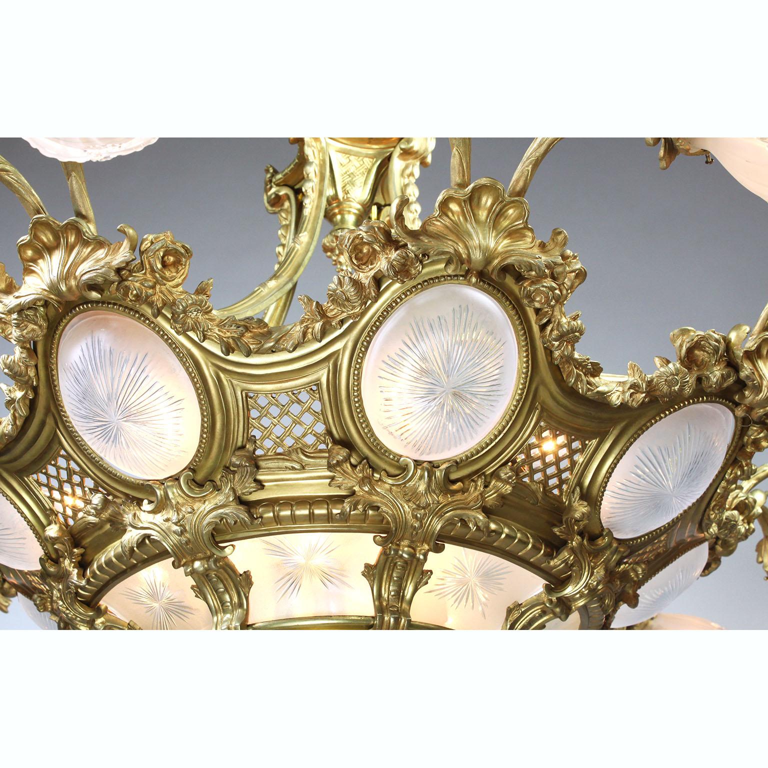 Early 20th Century French Belle Époque Gilt-Bronze & Molded Glass 16 Light Plafonnier Chandelier For Sale