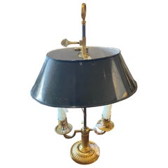 Lampada Bouillette a due candele in stile French Belle Epoque Louis XVI, paralume in tole.