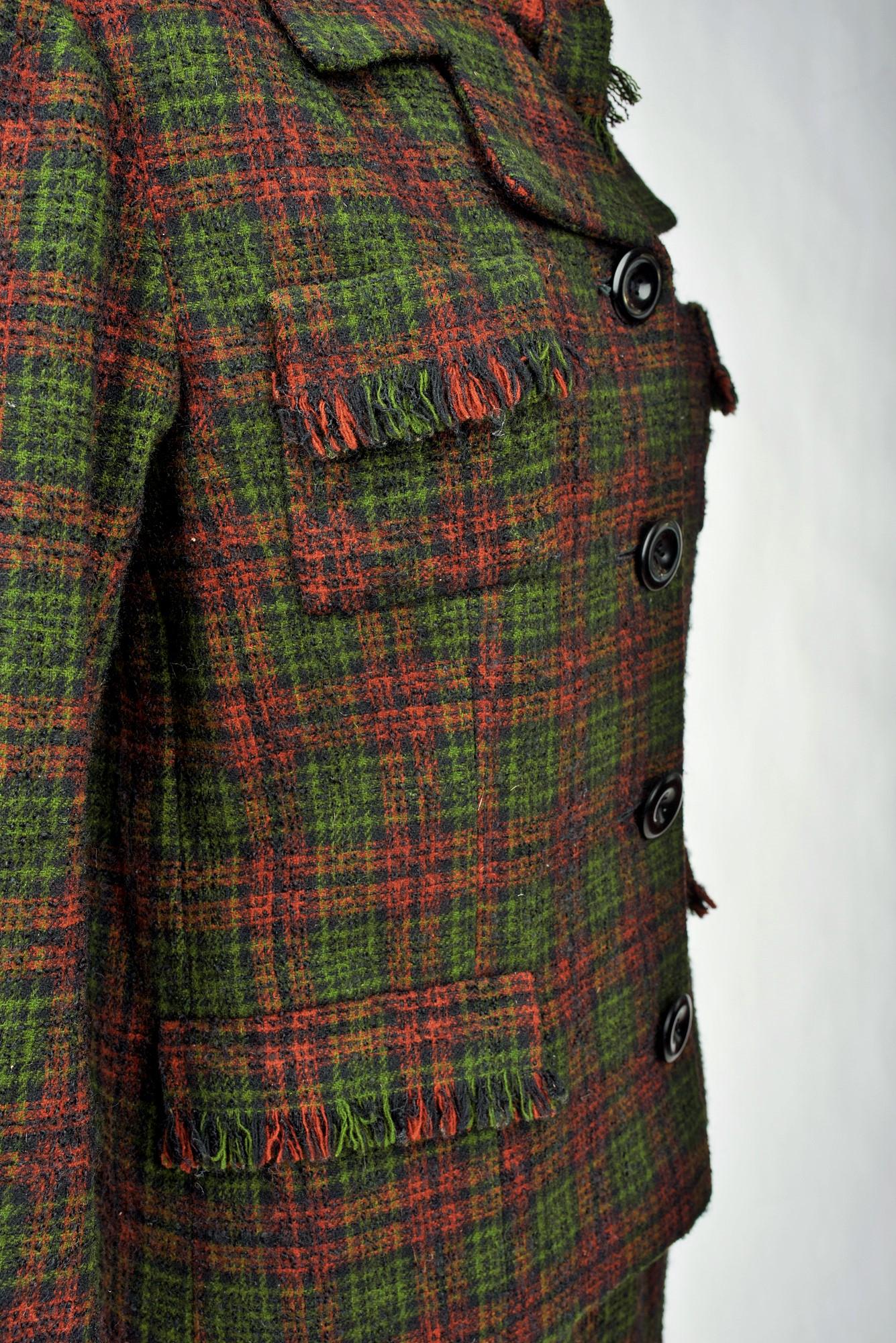 Tailleur jupe Bérénice français en tartan de soie/motif Dior, France, circa 1970 en vente 8