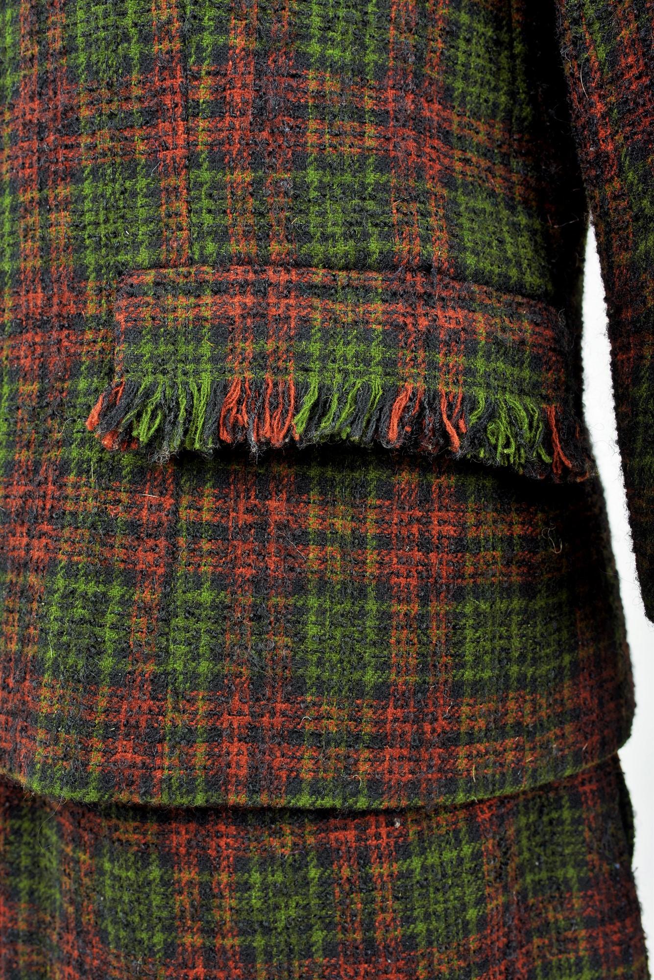 A French Dior/Bérénice Demi Couture skirt suit Wool Tartan, French Circa 1970 For Sale 8
