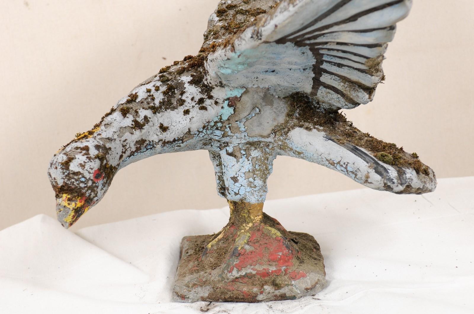 Französische Vogel-Gartenstatue aus der Mitte des 20. Jahrhunderts  (Kunststein) im Angebot