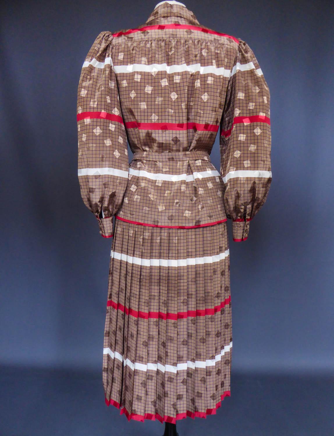 Camicetta francese e gonna a pieghe di Cacharel (attribuita a) Circa 1980 in vendita 5