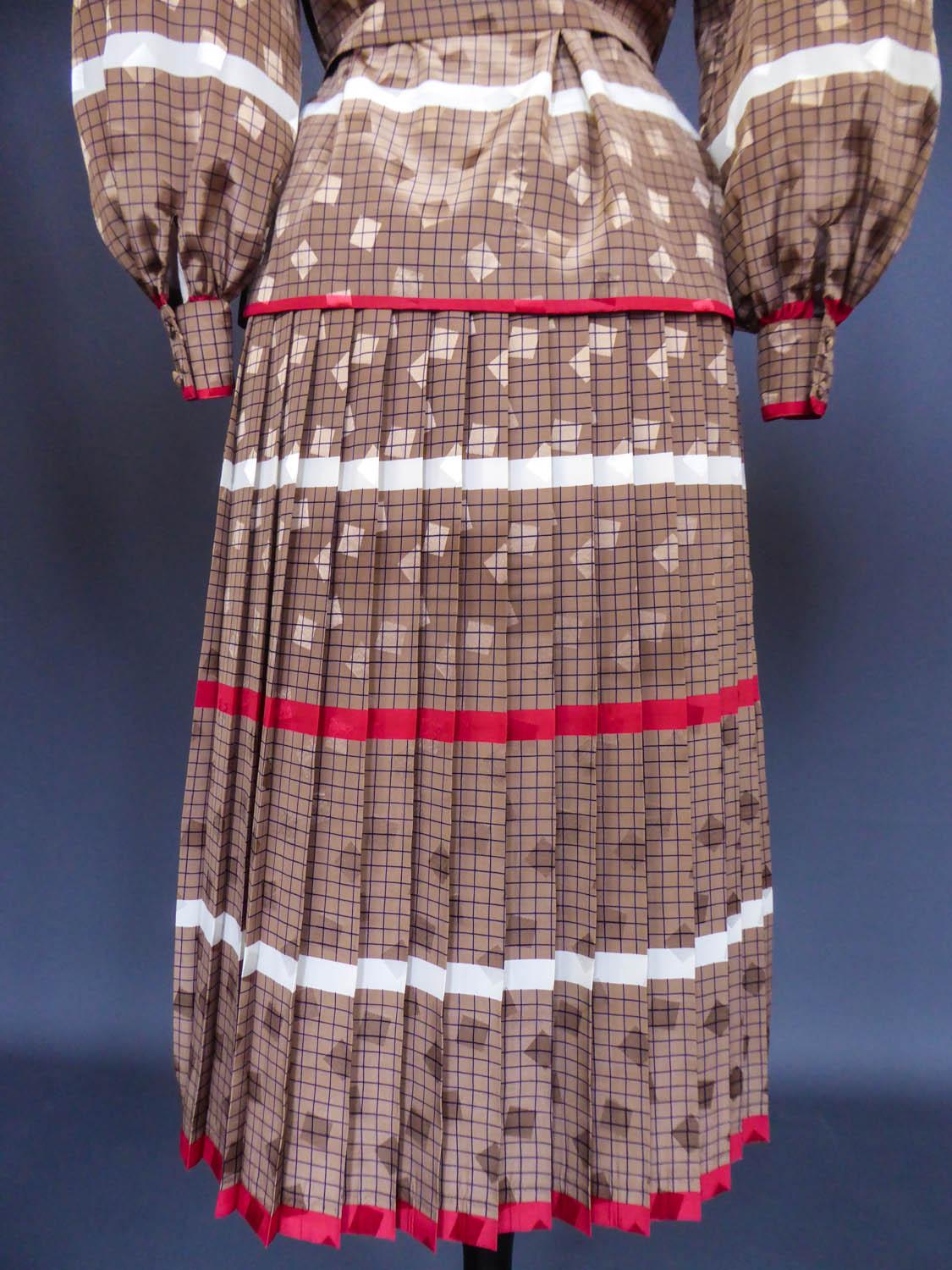 Camicetta francese e gonna a pieghe di Cacharel (attribuita a) Circa 1980 in vendita 6