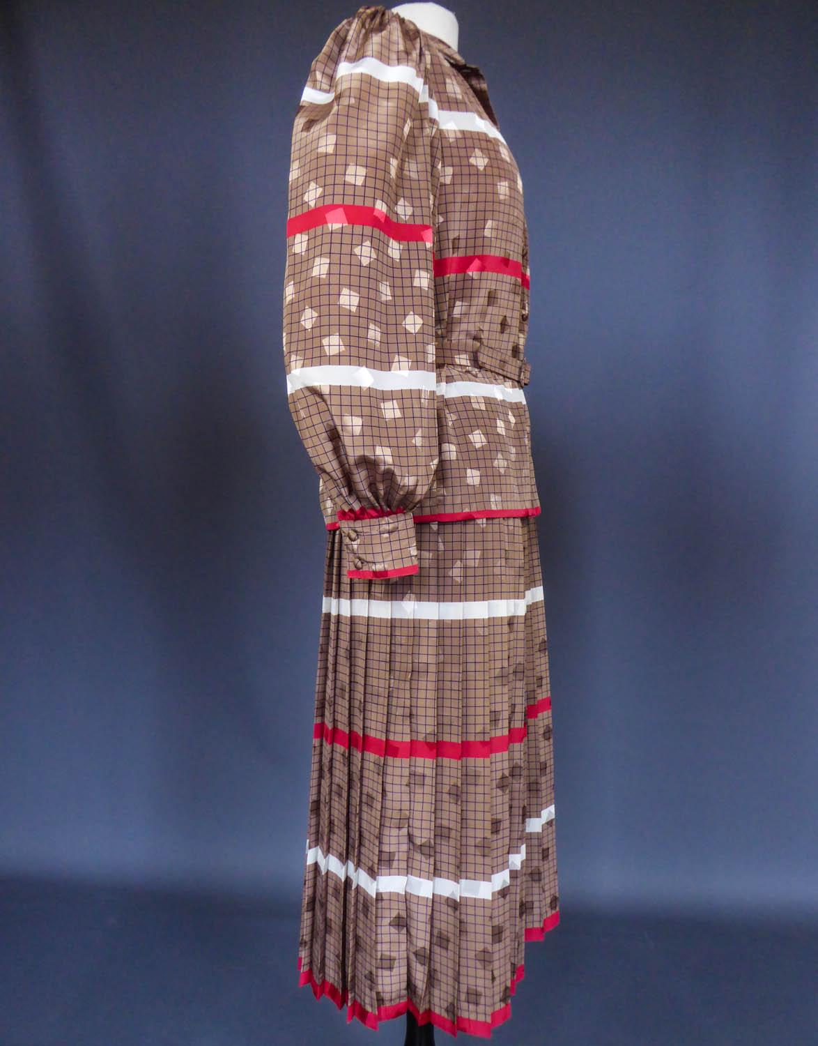 Camicetta francese e gonna a pieghe di Cacharel (attribuita a) Circa 1980 in vendita 4