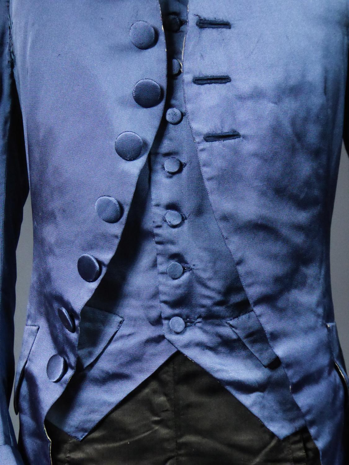  A French Blue Silk Habit de Ville Complete Frock Coat - Napoleonic Period 1805 In Good Condition In Toulon, FR