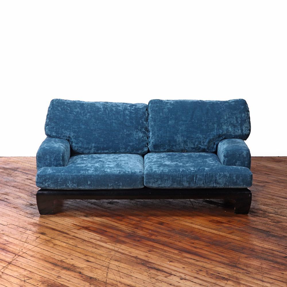 Sofá francés de terciopelo azul, c. 1960 Ebonizado en venta