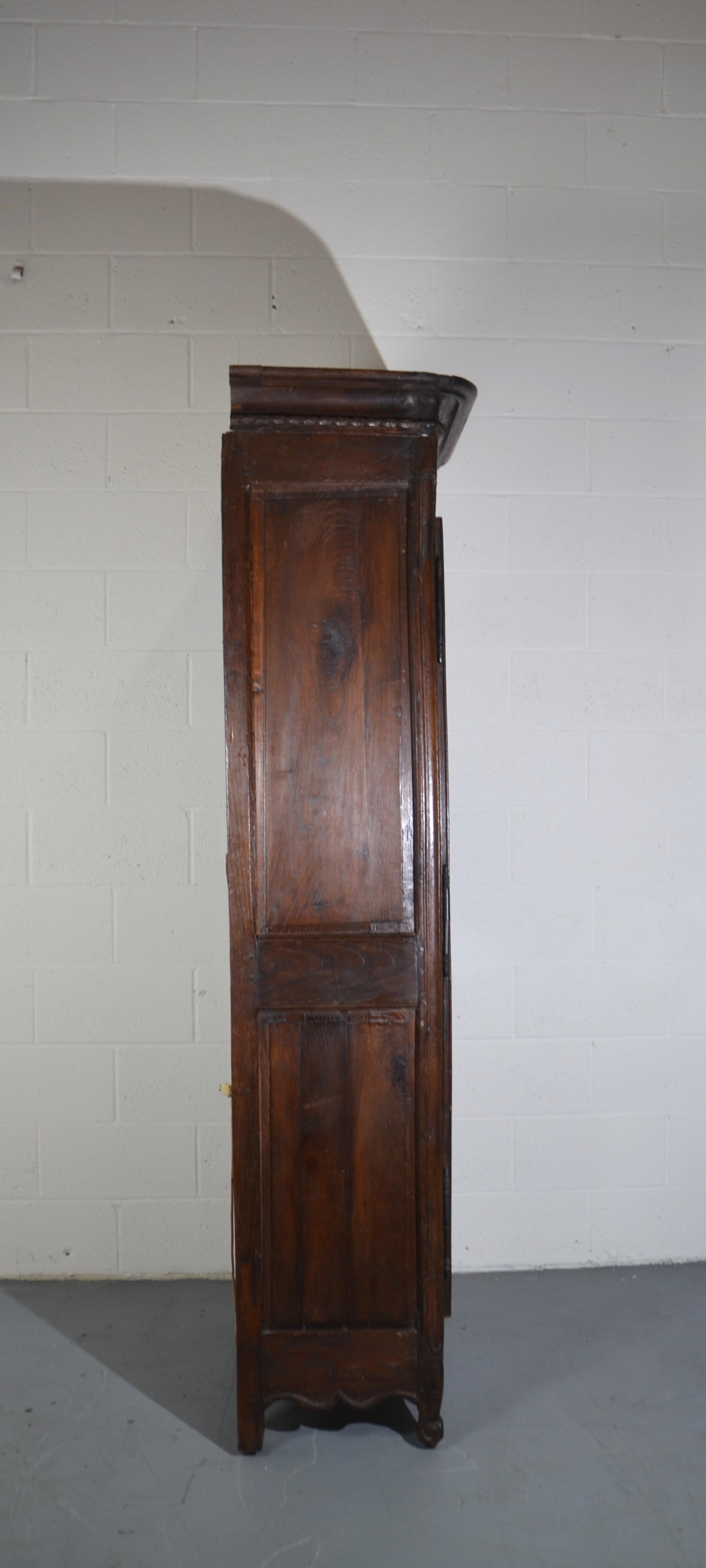 French Bonnetiere / Linen Cabinet c.1780 In Good Condition In Pomona, CA