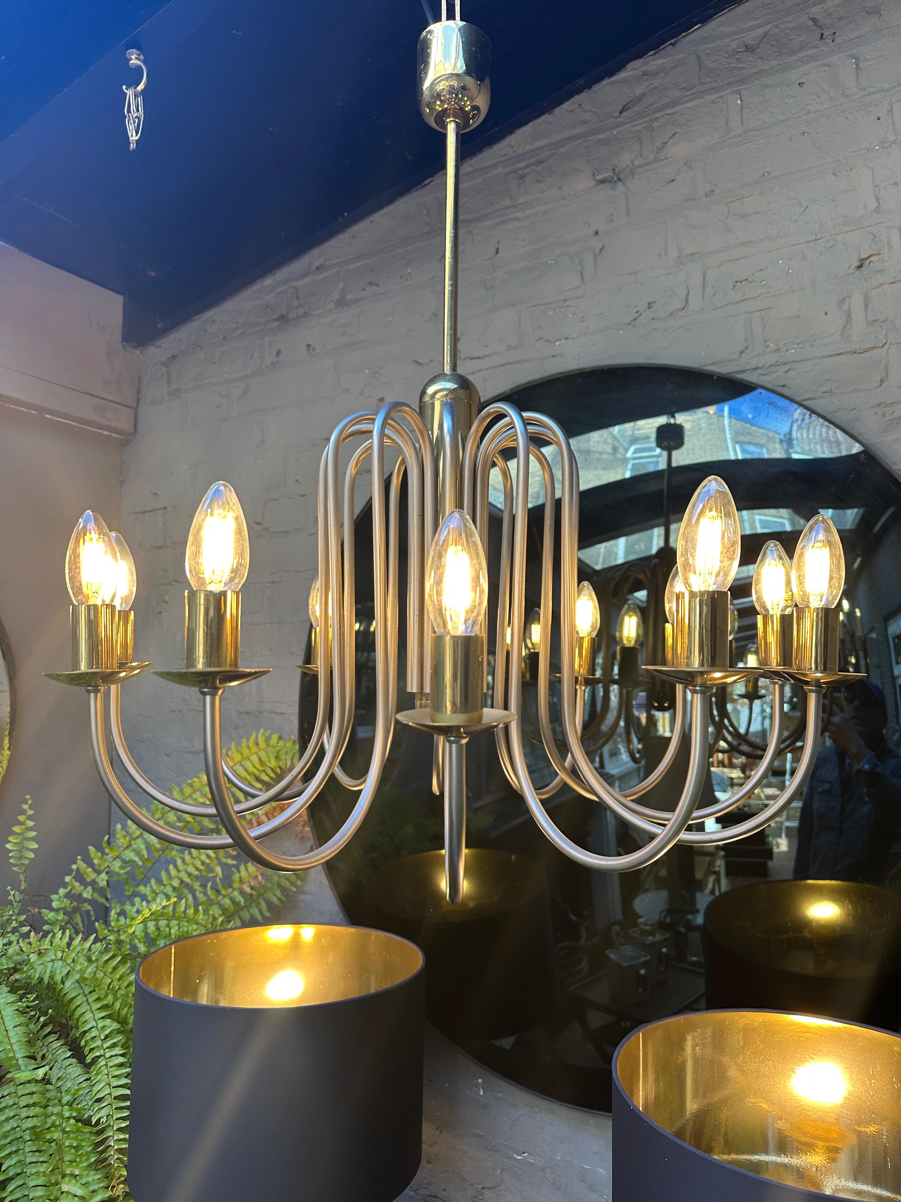 Un lampadario francese a dodici bracci in ottone e nichel In condizioni buone in vendita a London, GB