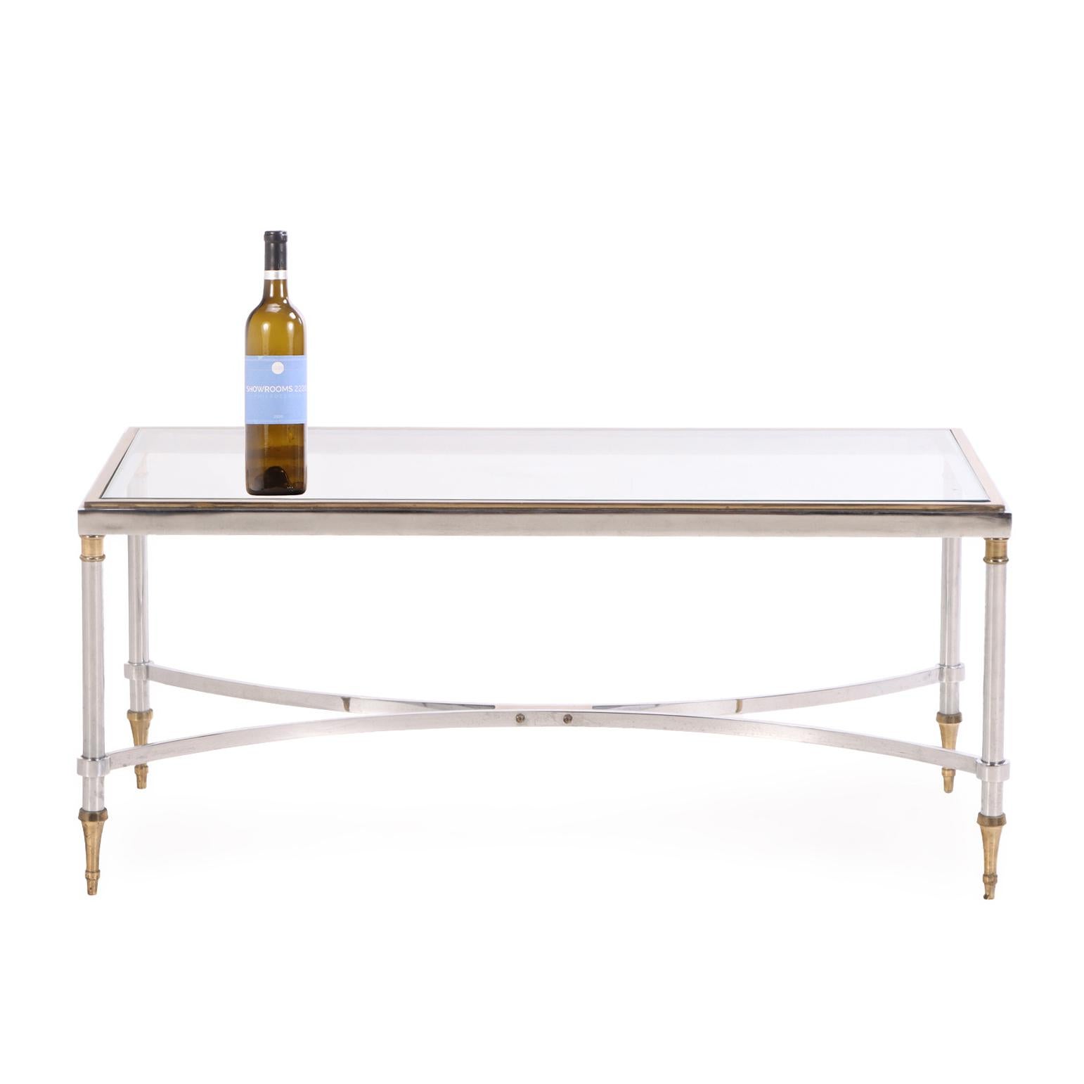 Mesa baja francesa de latón y acero a la manera de la Maison Jansen, c. 1960. Neoclásico en venta
