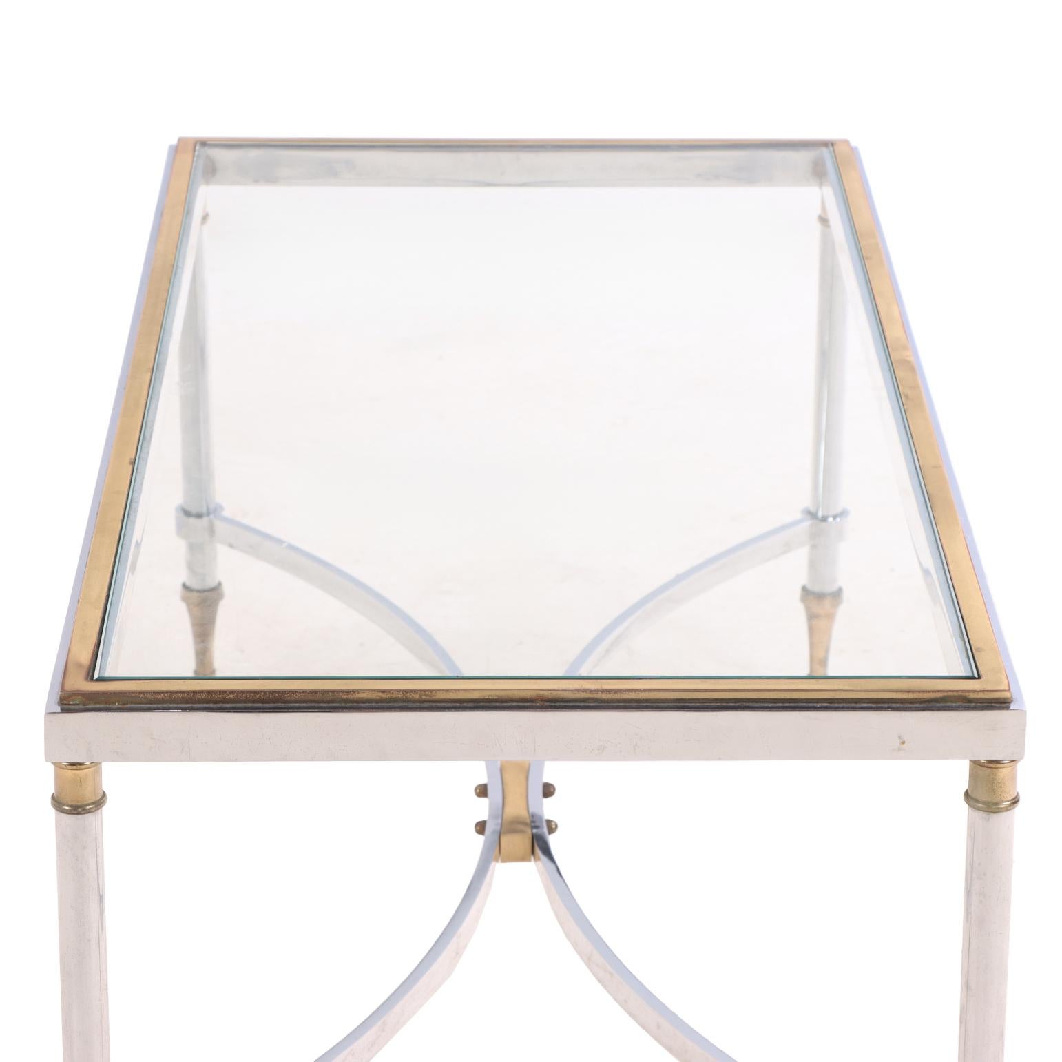 Mesa baja francesa de latón y acero a la manera de la Maison Jansen, c. 1960. Francés en venta