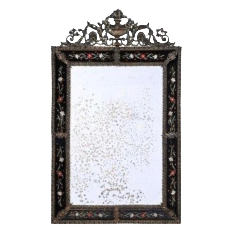 Miroir mural marginal en laiton et verre peint à l'émail en vente