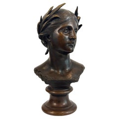 Buste en bronze français représentant une femme classique