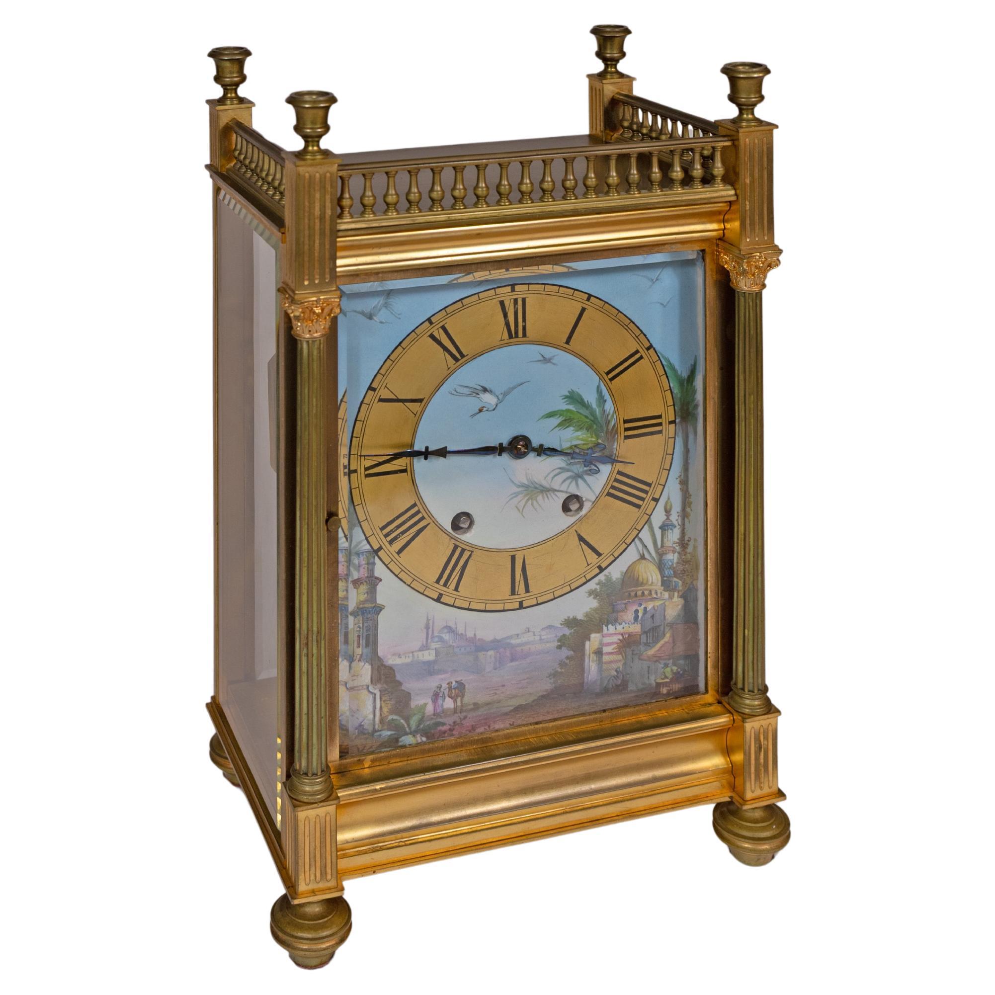 Une horloge française en bronze avec un visage peint avec des vues de Constantinople