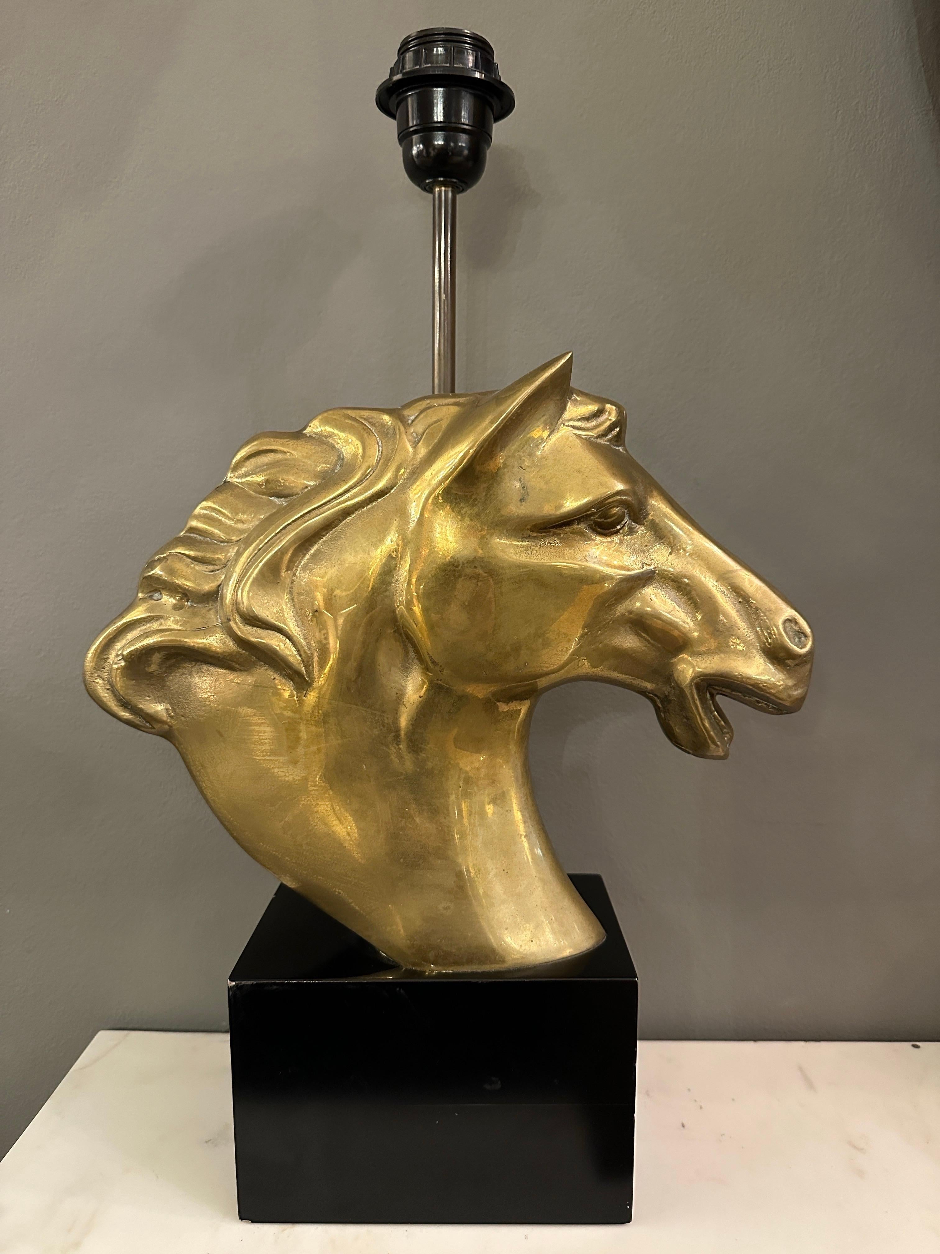 Französische Bronze-Tischlampe mit Pferdekopf (Gegossen) im Angebot