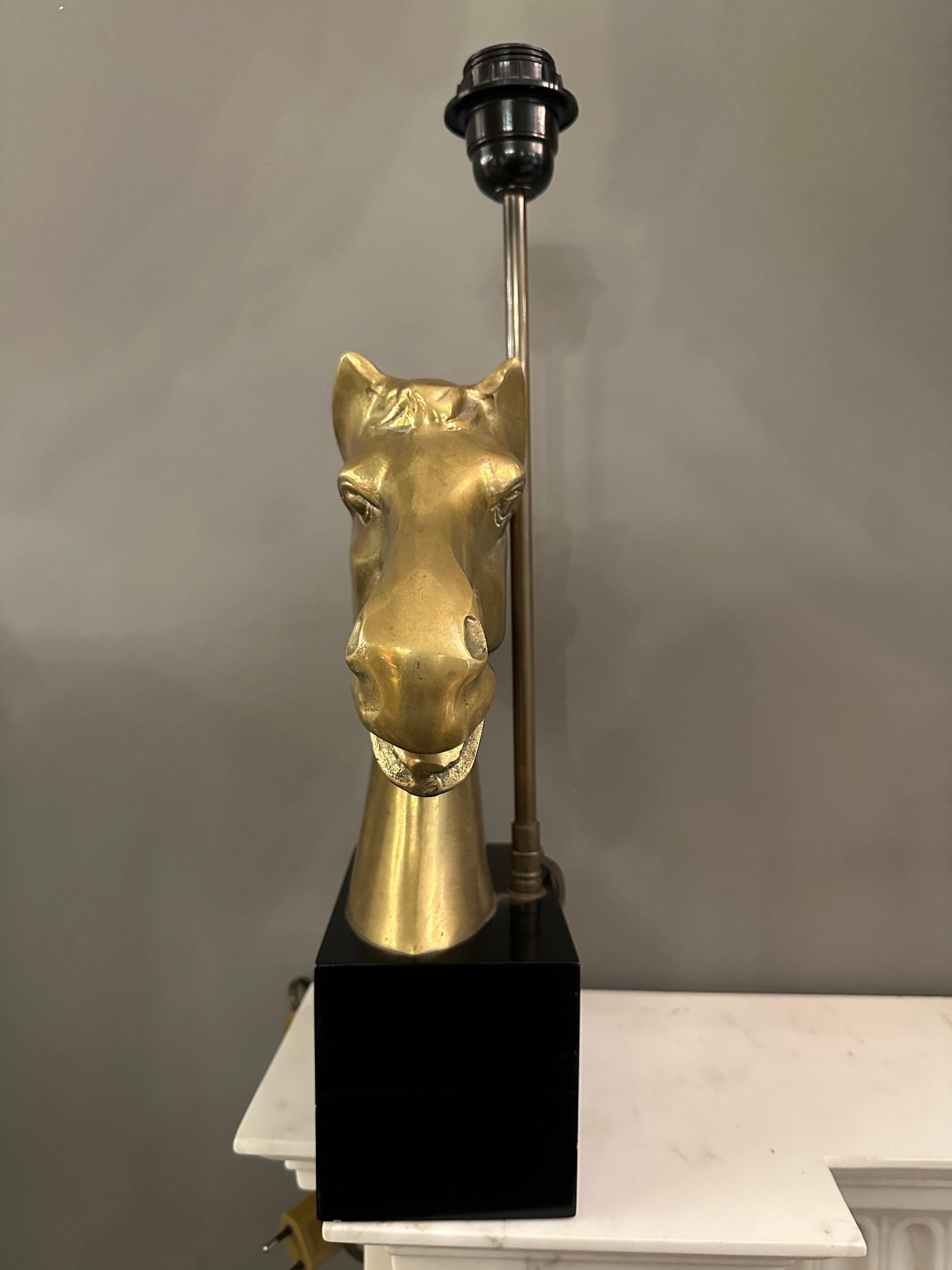 Französische Bronze-Tischlampe mit Pferdekopf (Ende des 20. Jahrhunderts) im Angebot