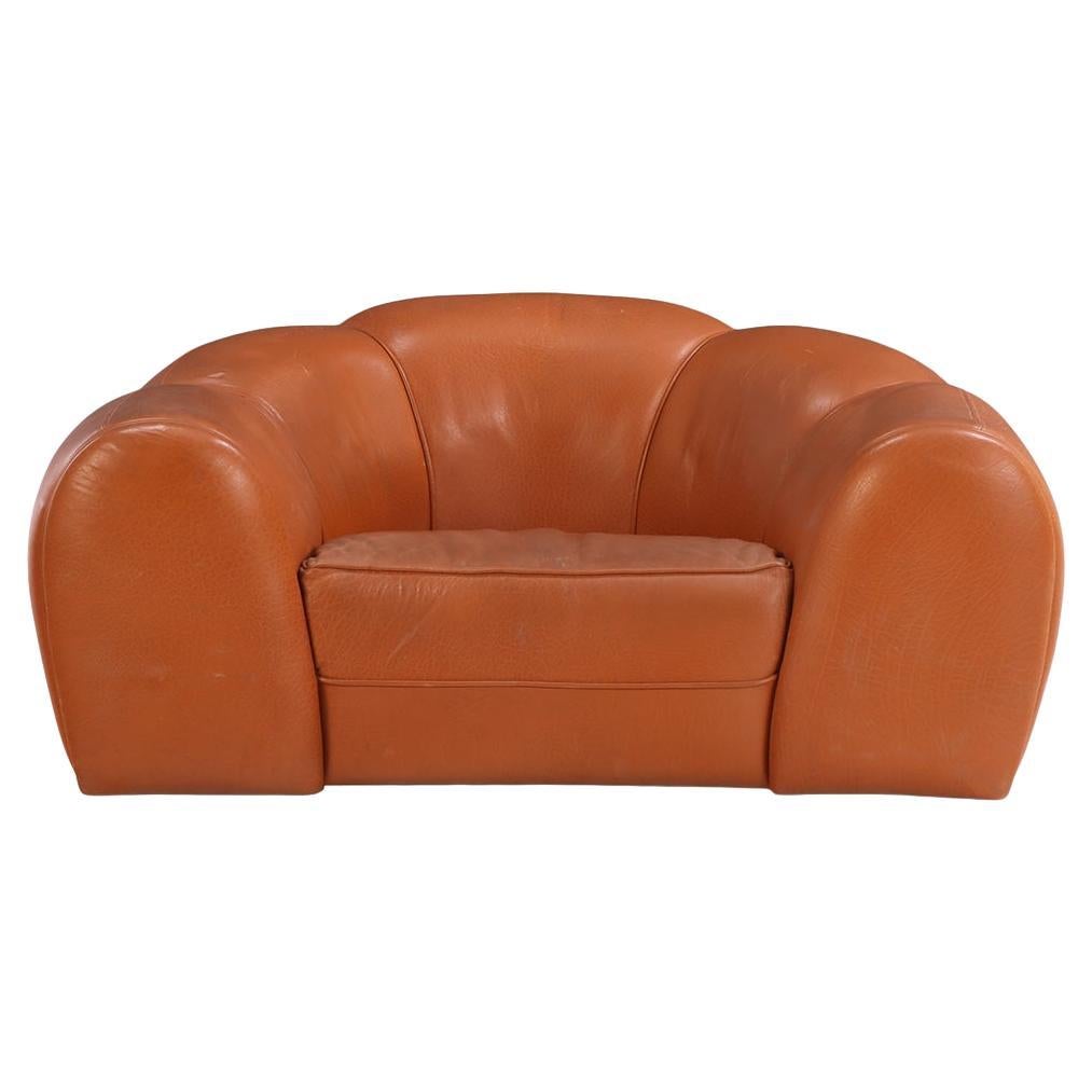 Französischer kugelförmiger Ledersessel in Hörnchenform, um 1985. im Angebot