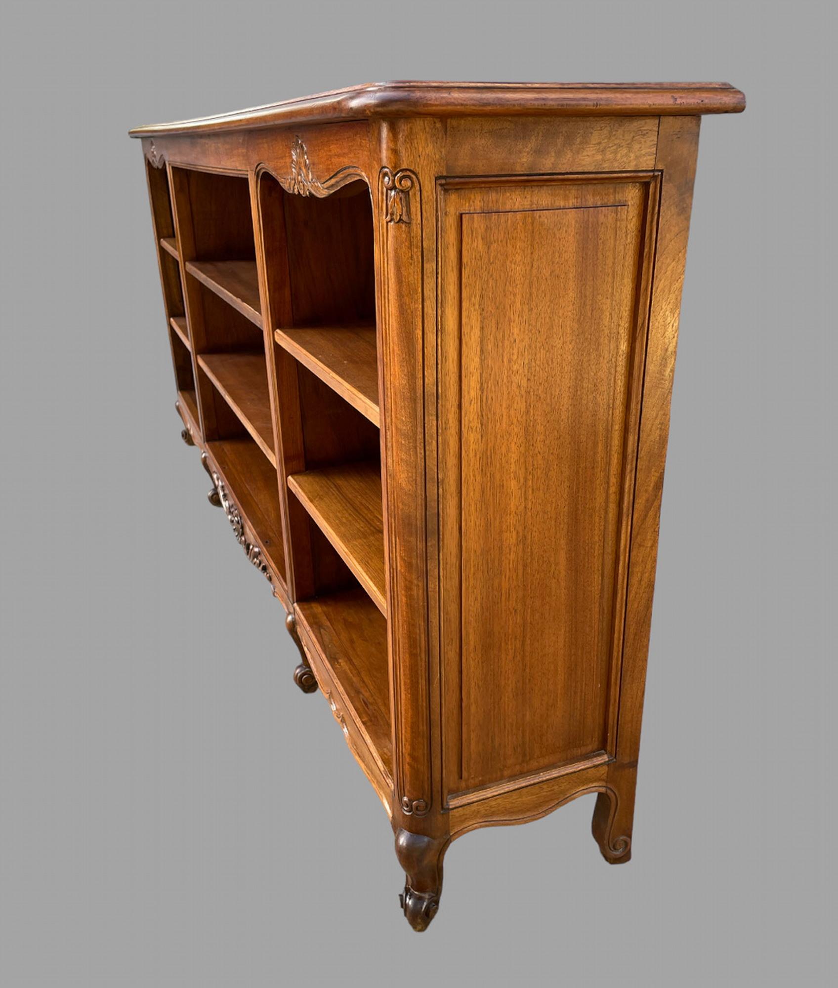 Bibliothèque ouverte en chêne français vers 1920 Bon état à Pewsey, GB