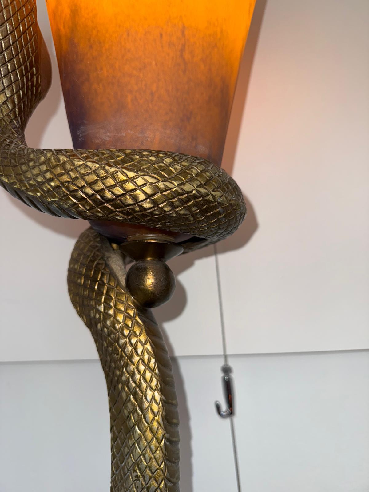 Milieu du XXe siècle Lampe de table française en bronze des années 50, dans le style d'Edgar Brandt en vente