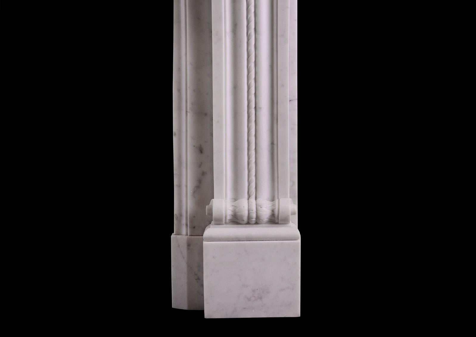 A French Carrara Marble Fireplace In Good Condition For Sale In London, GB