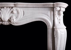 Französischer Carrara-Marmorkamin im Louis-XV-Stil
